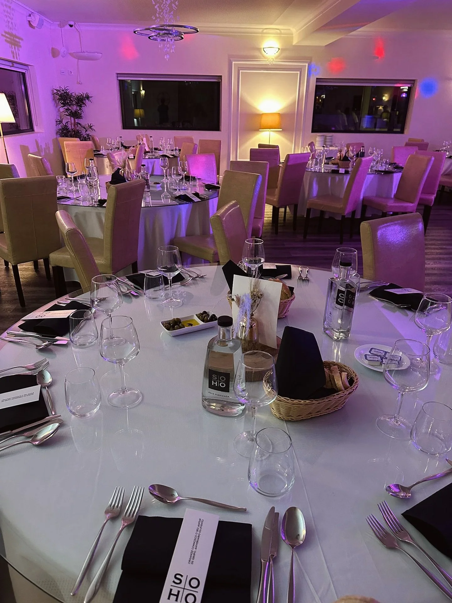 &spades;️ Cada detalhe pensado ao pormenor para uma experi&ecirc;ncia &uacute;nica! 💜🍴

𝐈𝐧𝐟𝐨𝐫𝐦𝐚𝐜̧𝐨̃𝐞𝐬 𝐞 𝐑𝐞𝐬𝐞𝐫𝐯𝐚𝐬:
📞 932 302 462
✉️ reservas@sohomafra.com
📍 Rua Principal, n.&ordm; 10, Ervideira - Enxara do Bispo, Mafra

#Mafra