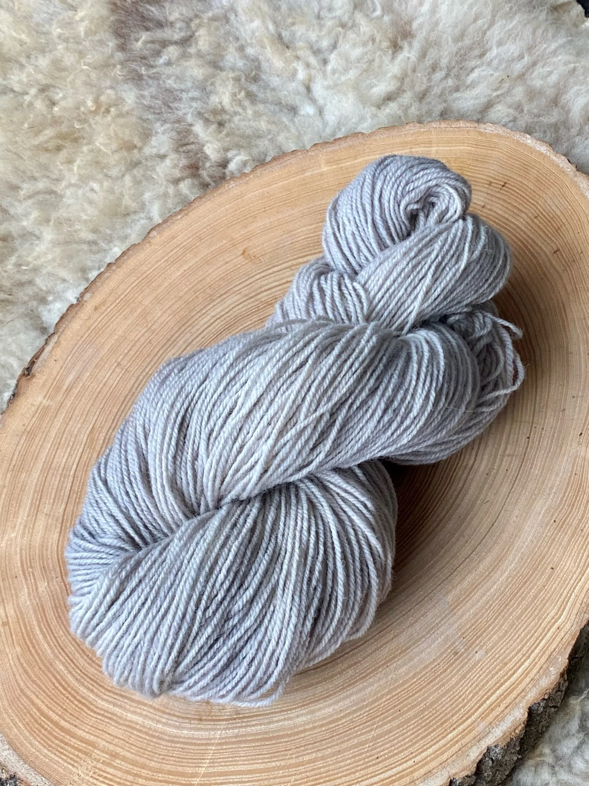 Hellgrau Leineschaf Garn