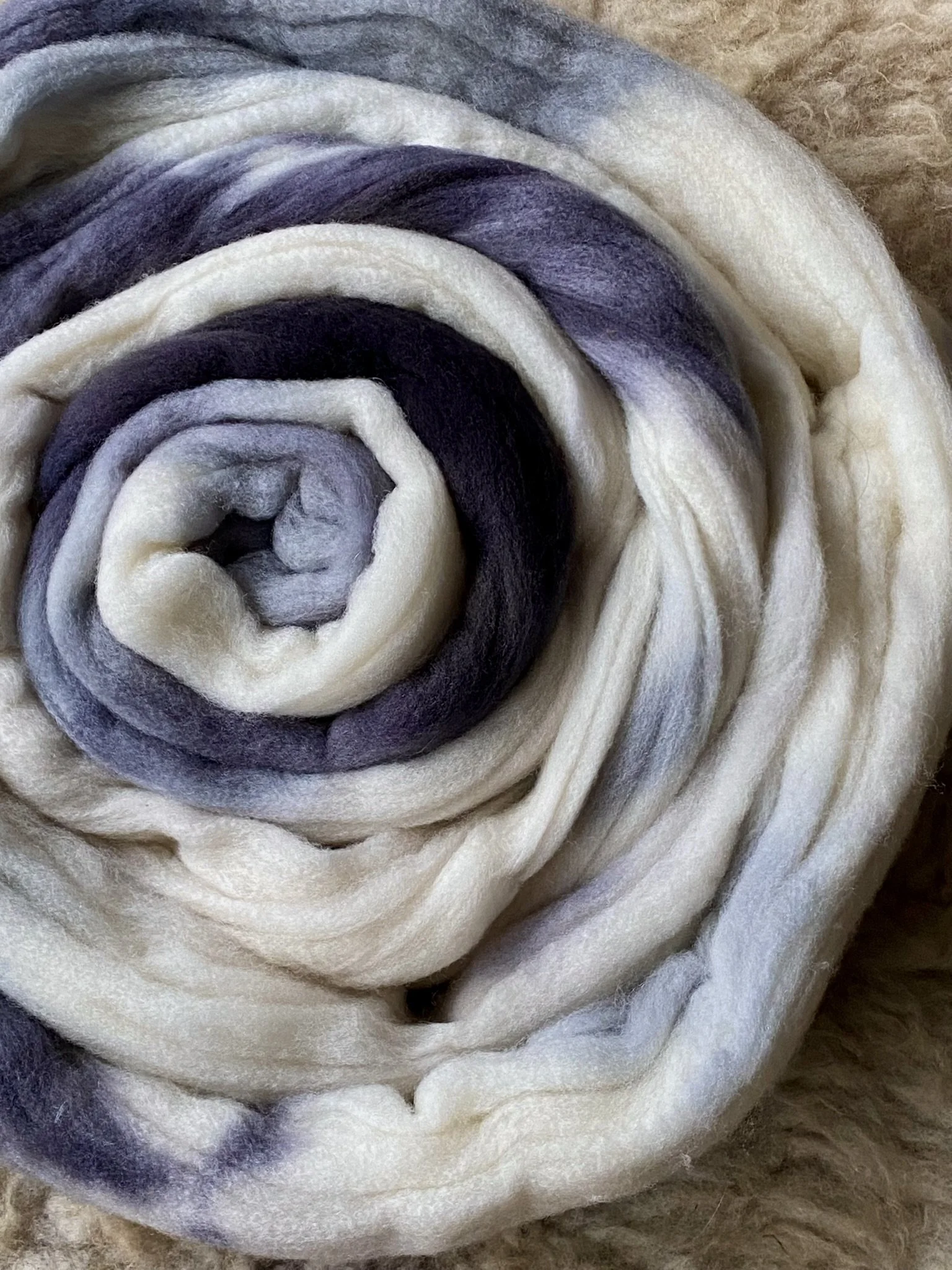 Wolkenmeer Kammzug Handgefärbt