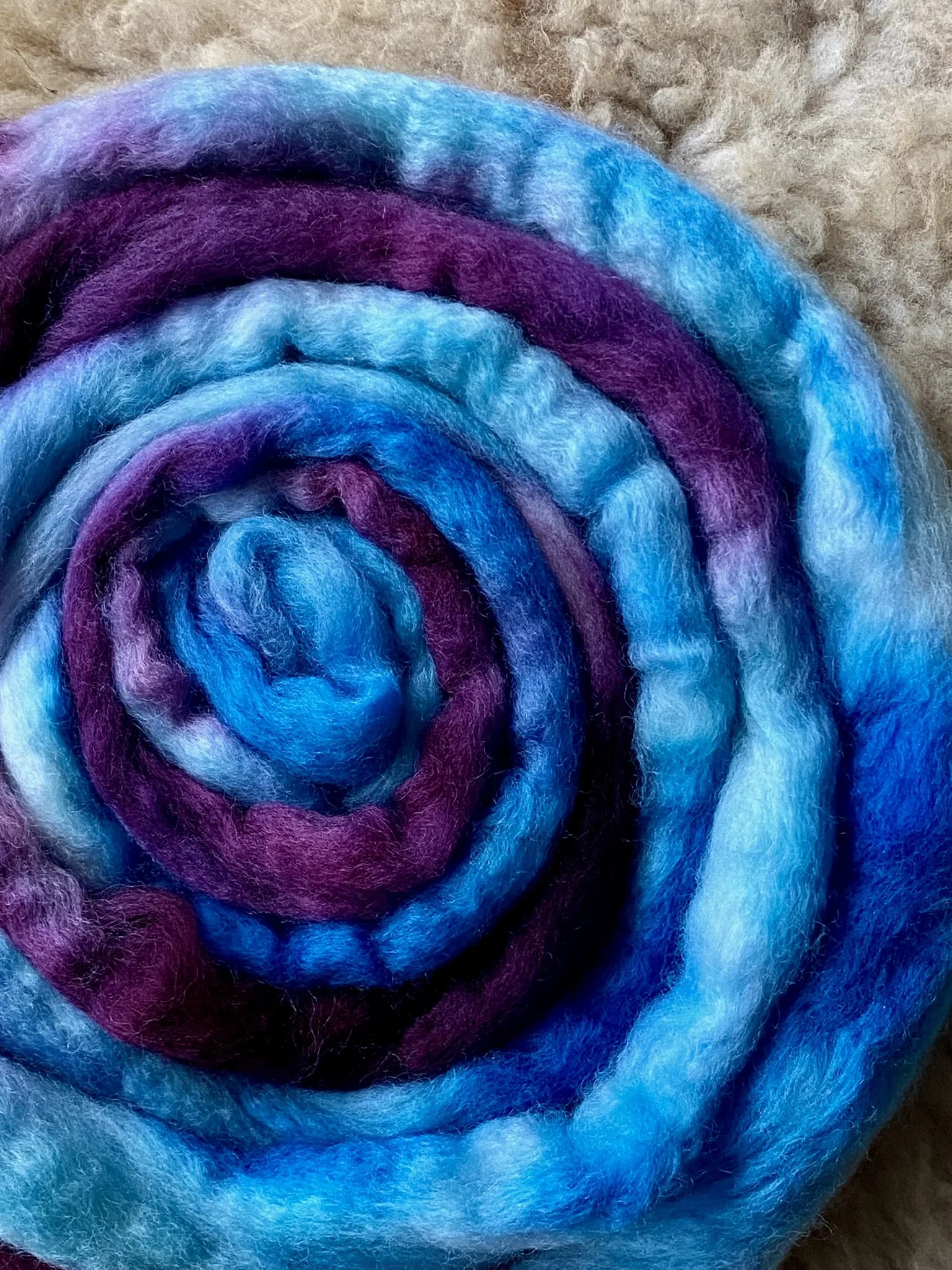 Aurora Kammzug Handgefärbt