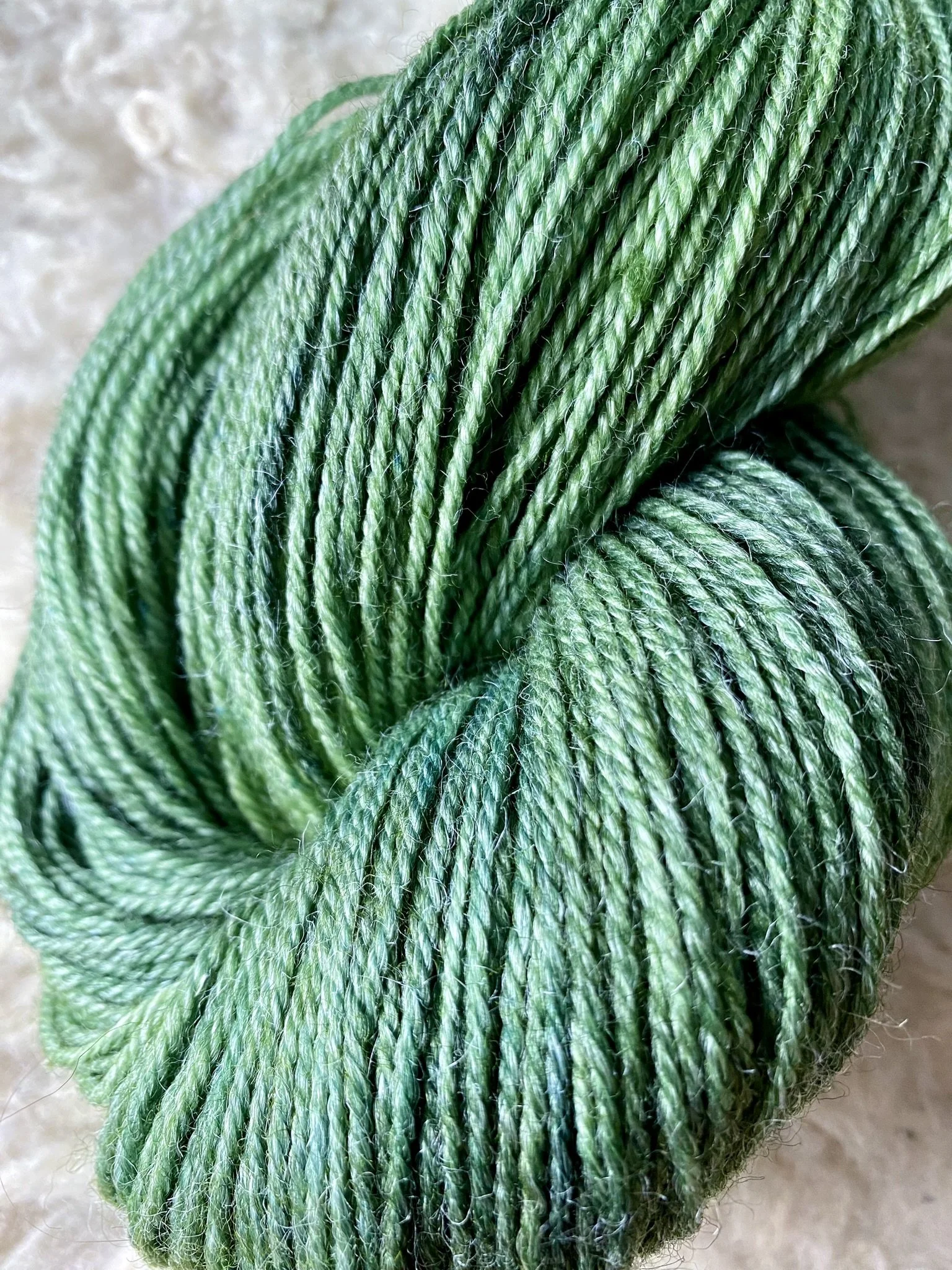 Moosgrün Leineschaf Garn