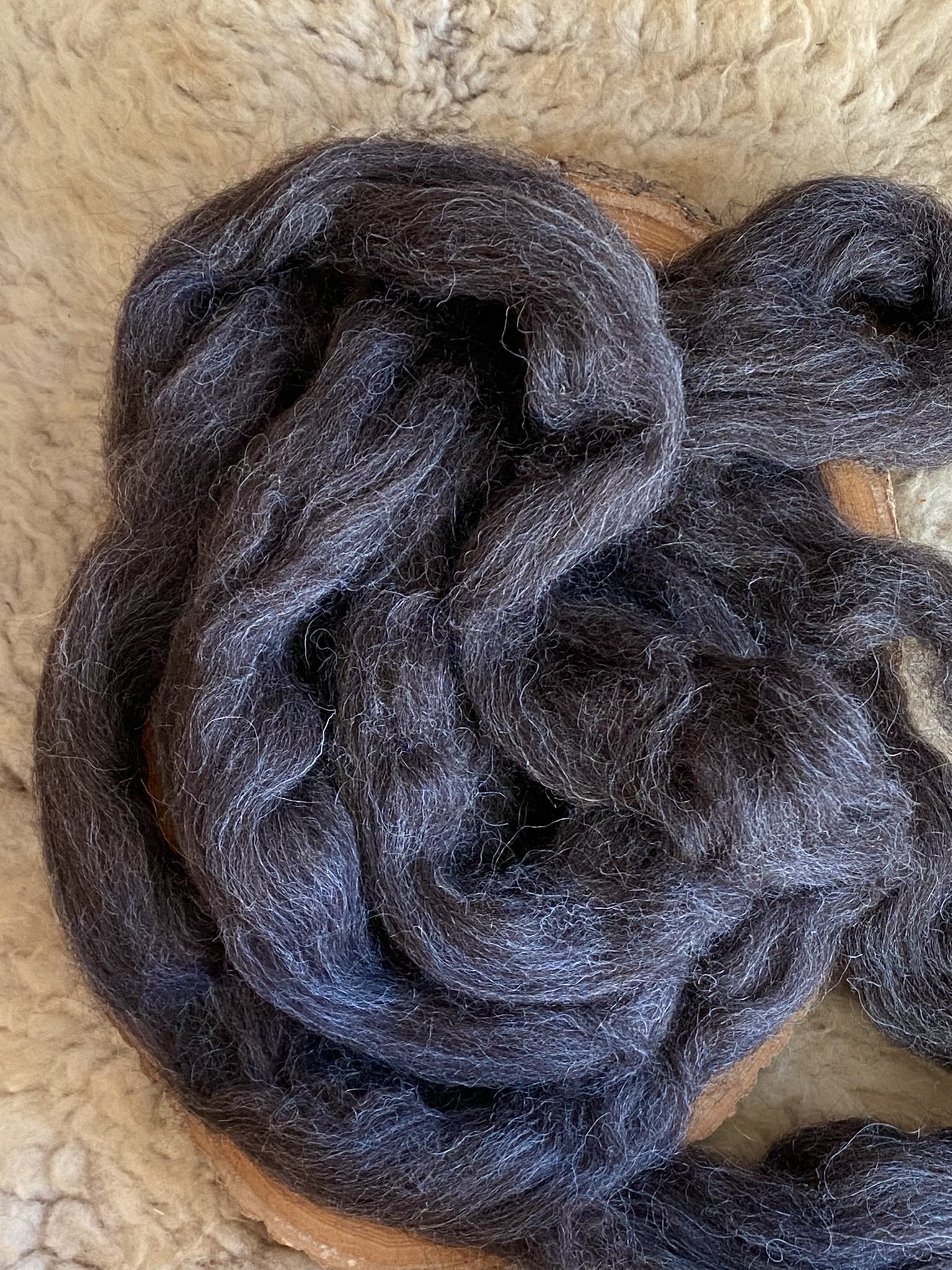 Norwegische Wolle Grau-Braun Spinnfasern 100 Gramm