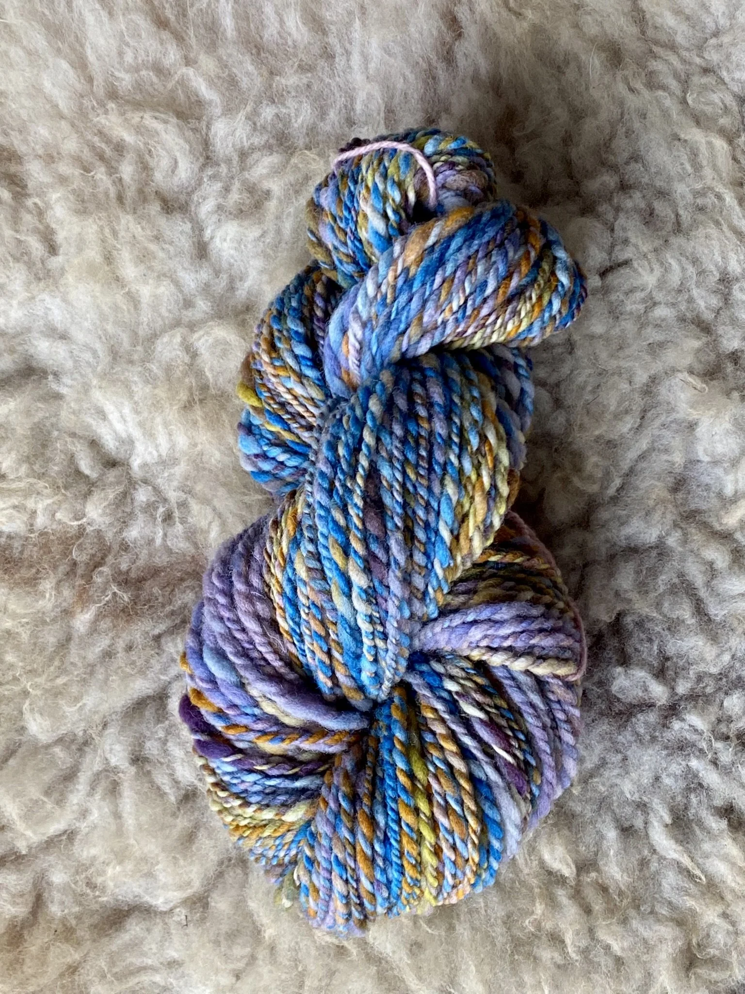 Handgesponnenes Garn Erntezeit