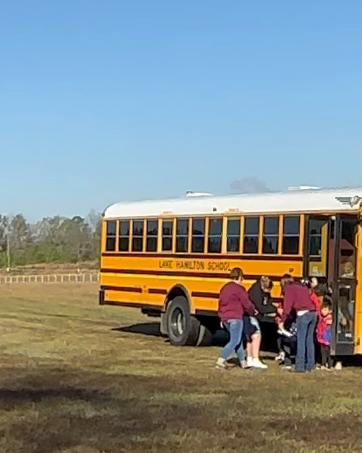 🐴🌟 Sunshine Days: Equine-Assisted Learning at Its Best! 🌟🐴

This week, five amazing special education classes from Lake Hamilton School District joined us for our Sunshine Days program, where 70 incredible students had the opportunity to engage i