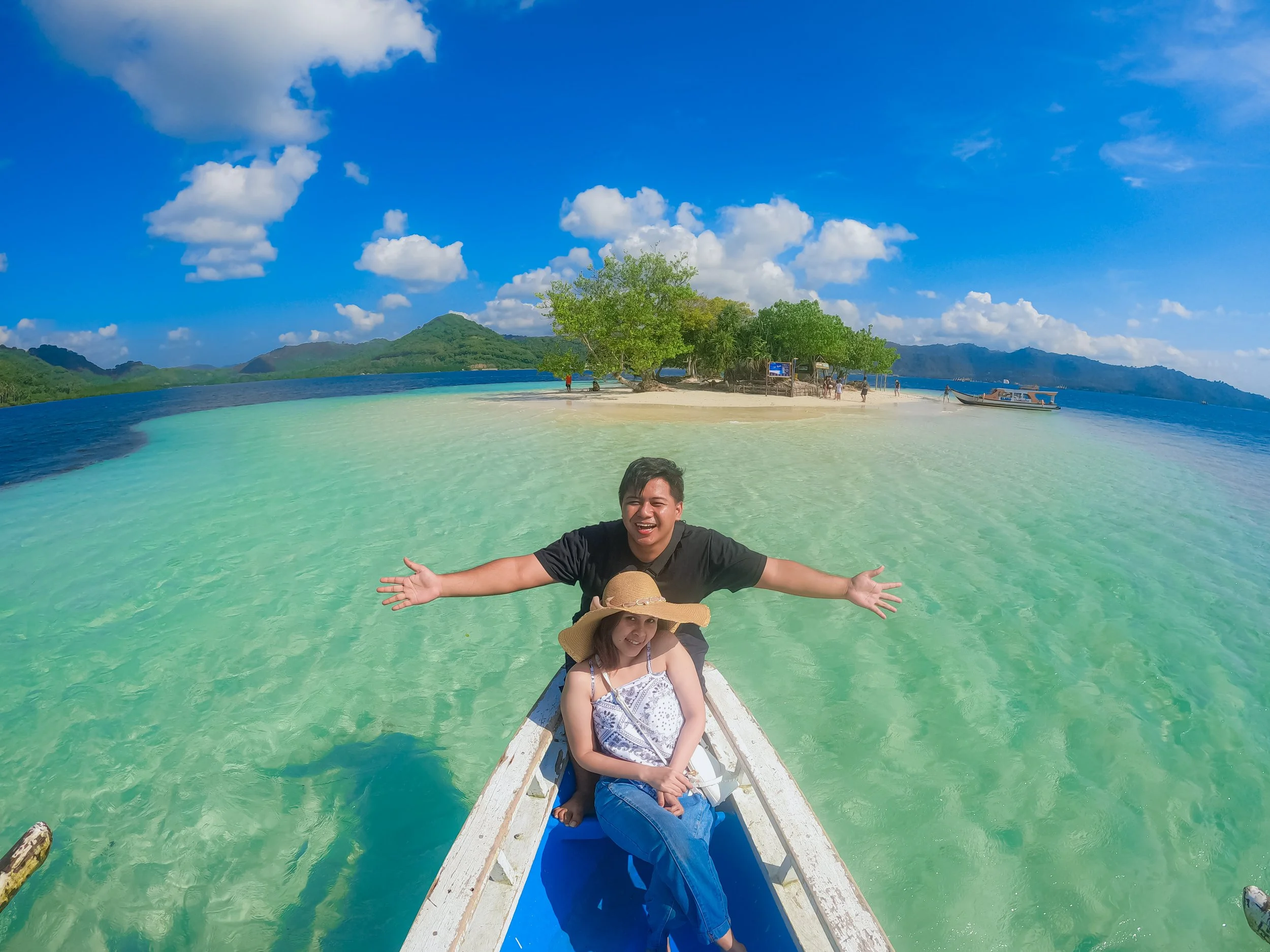 Clients with island behind thel.jpg