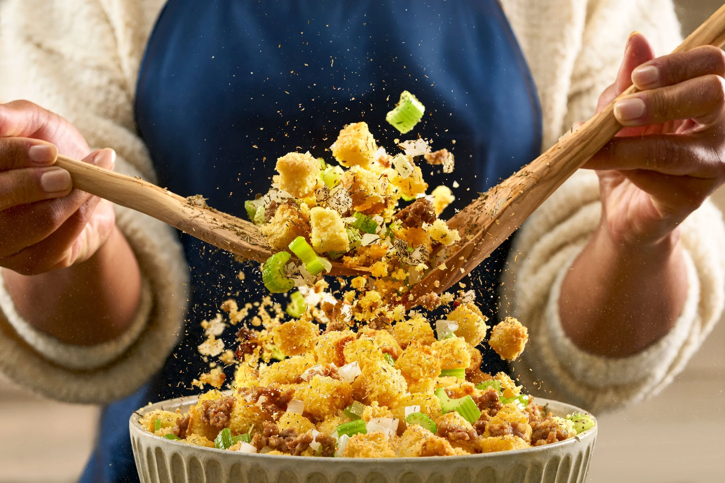 MCK_Holiday_Recipe_9_Shot_A_Cornbread_STuffing__1276_1098_1217_1130_rt1_LR.jpg