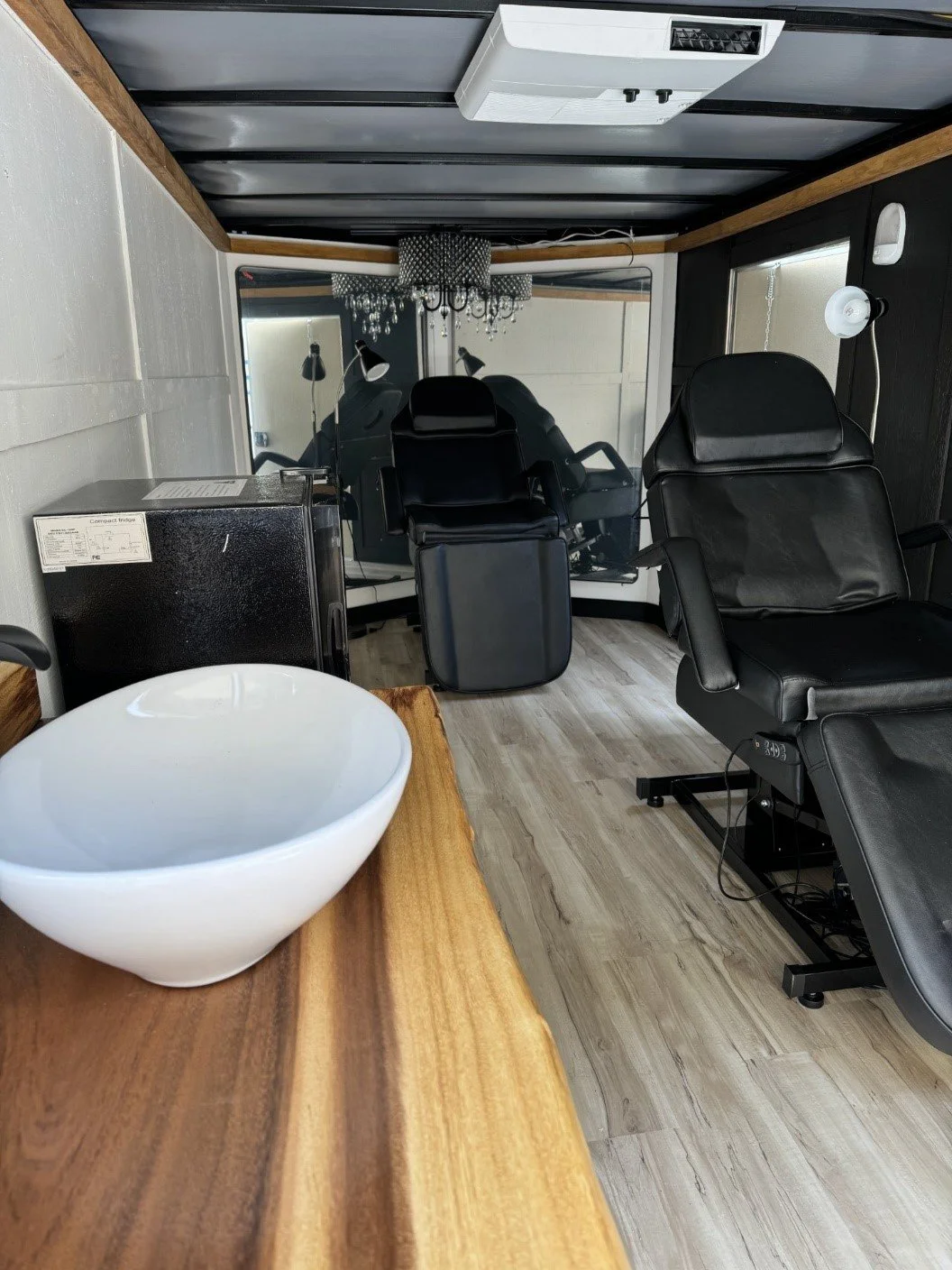 Precision-Esthetics-Beauty-Bar-Wellness-mobile-clinic-2.jpg
