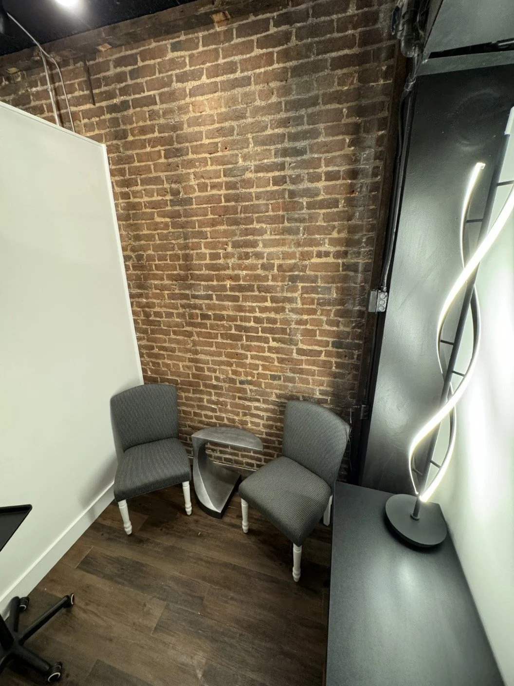 Precision-Esthetics-Beauty-Bar-Wellness-waiting-room.jpg