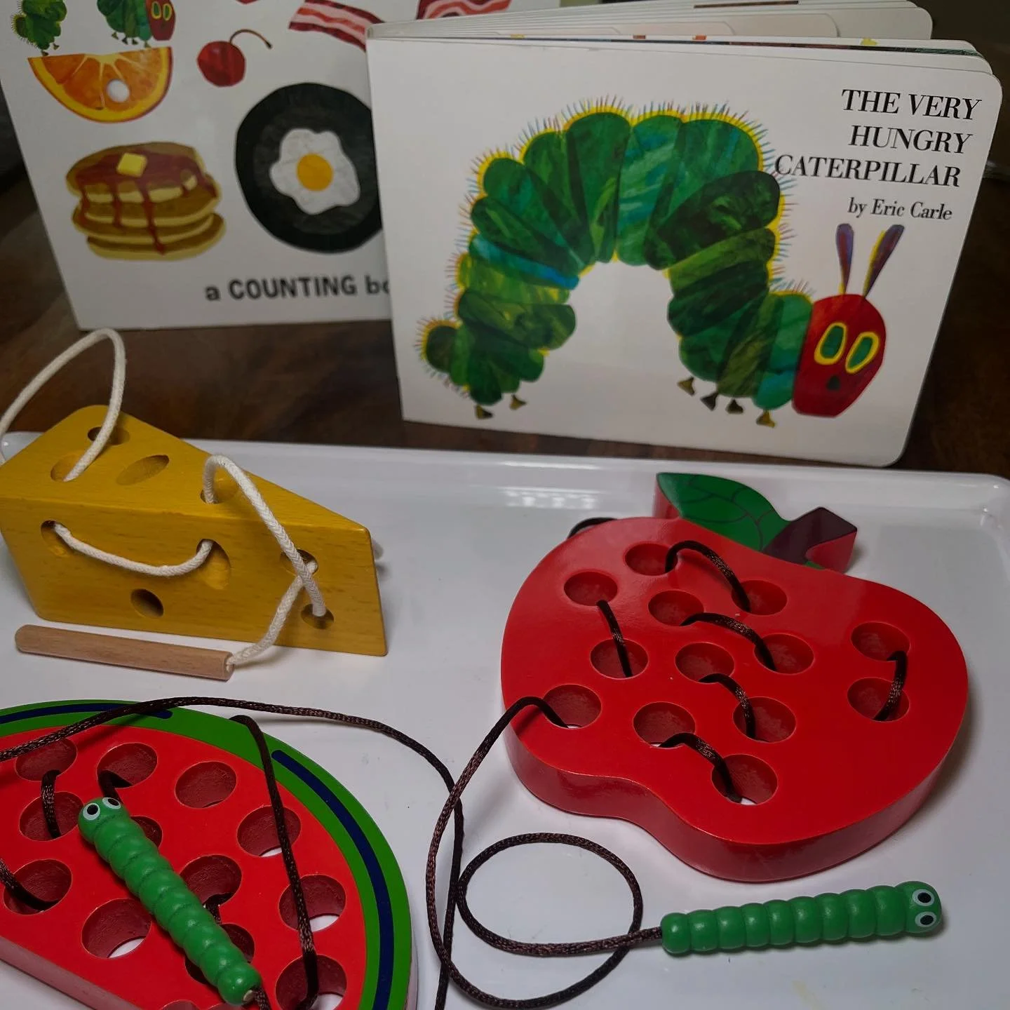 🧵 Fine Motor Fun Meets Literacy Magic 🐛

Strengthen fine motor skills and foster a love for reading by pairing hands-on activities with beloved books! 📚✨

Pairing fine motor practice with stories makes learning meaningful, engaging, and memorable.