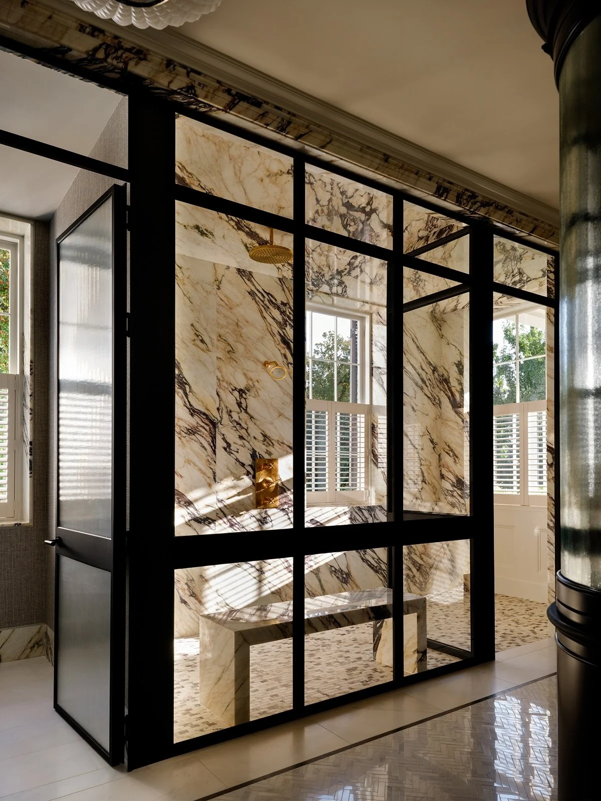 A primary bath that turns the start of the day into a moment. 

Architect: @thomsoncooke 
Interior Design: @patricksuttondesign 
Custom Builder: @pyramid_builders 
Photography: @jenniferhughesphoto 

#ultrahome #thomsoncooke #pyramidbuilt #georgetown