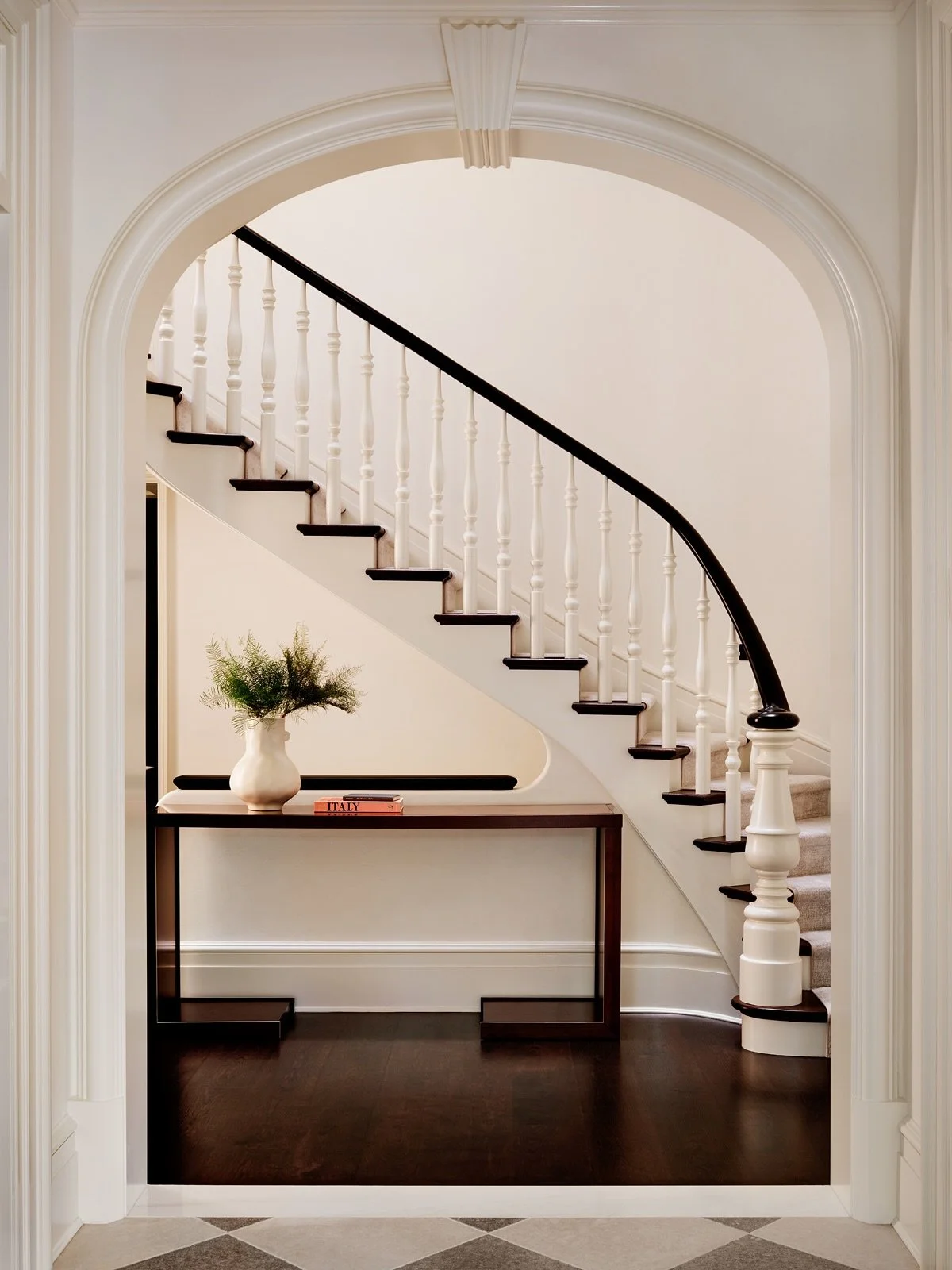 Stepping into the new year. 

Architect: @thomsoncooke 
Interiors Design: @patricksuttondesign 
Custom Build: @pyramid_builders 
Photographer: @jenniferhughesphoto 

#ultrahome #pyramidbuilt #staircasedesign #architecture #highgloss #artcollection #i