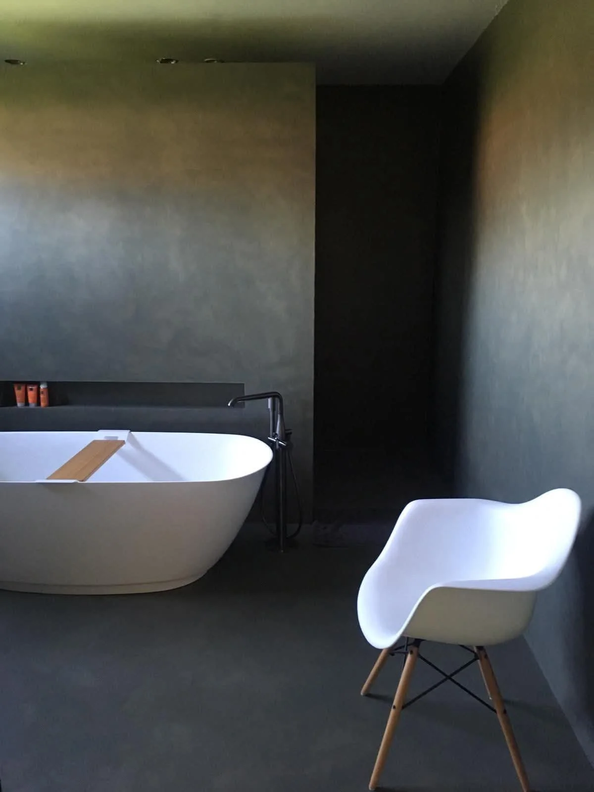 Doccia in microcemento a Torino, rivestimento impermeabile e continuo