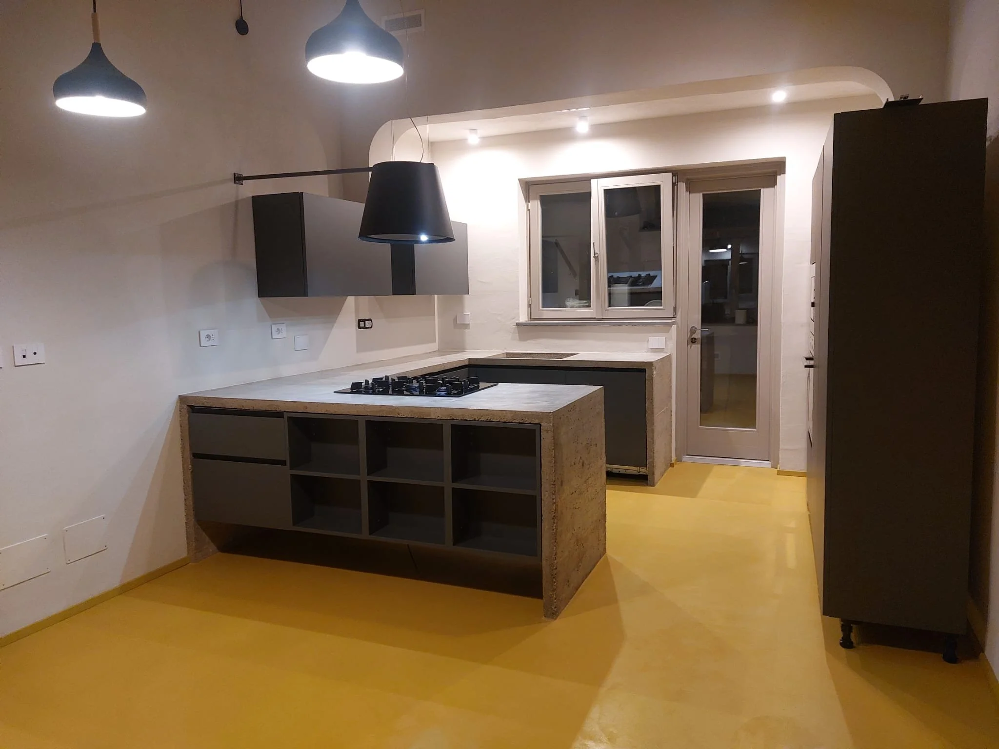 Doccia rinnovata a Torino senza demolizioni: rivestimento continuo con ciclo impermeabile e finitura resistente