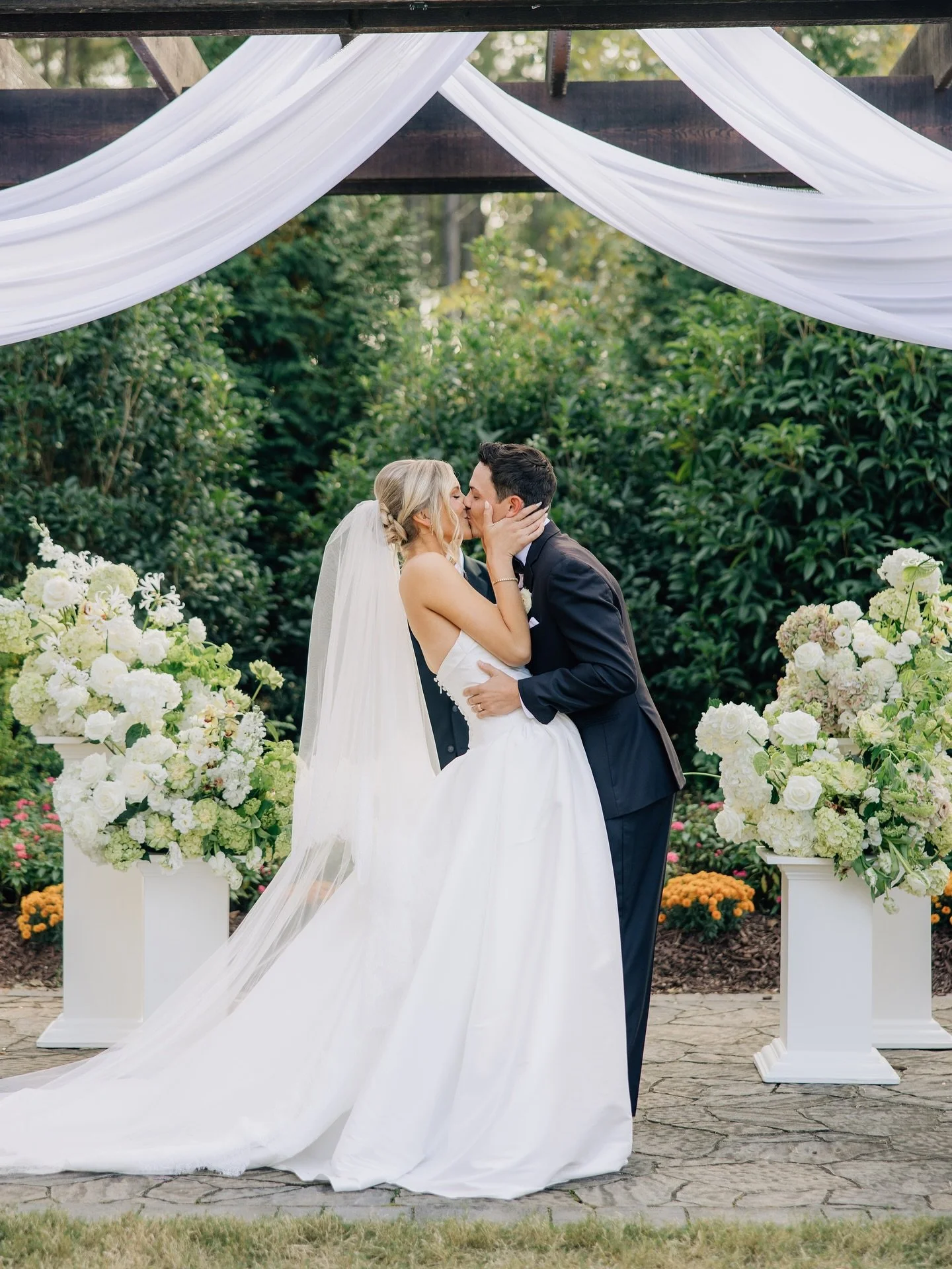 The Todds ✨ 10.26.25 💍

Planner: @alysonjean_events
Venue: @pavilion_at_carriage_farm
Photographer: @hollychristinaphotography 
Florals: @oncegathered
Rentals: @curatedeventsraleigh
Catering: @rocky_top_caters
Ice cream: @tworoosters
DJ: @discoboxx
