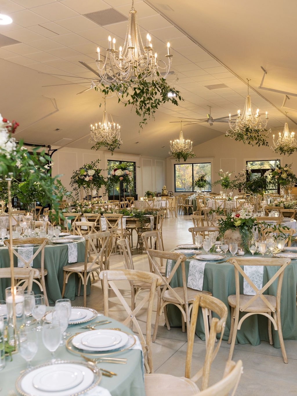A+R&rsquo;s reception was designed to feel elevated yet deeply personal.

Sage green and white florals, layered gold and glass accents and farm tables beneath dazzling chandeliers set the stage for the evening. 🌿🕯️ 

All the while the heart lived i