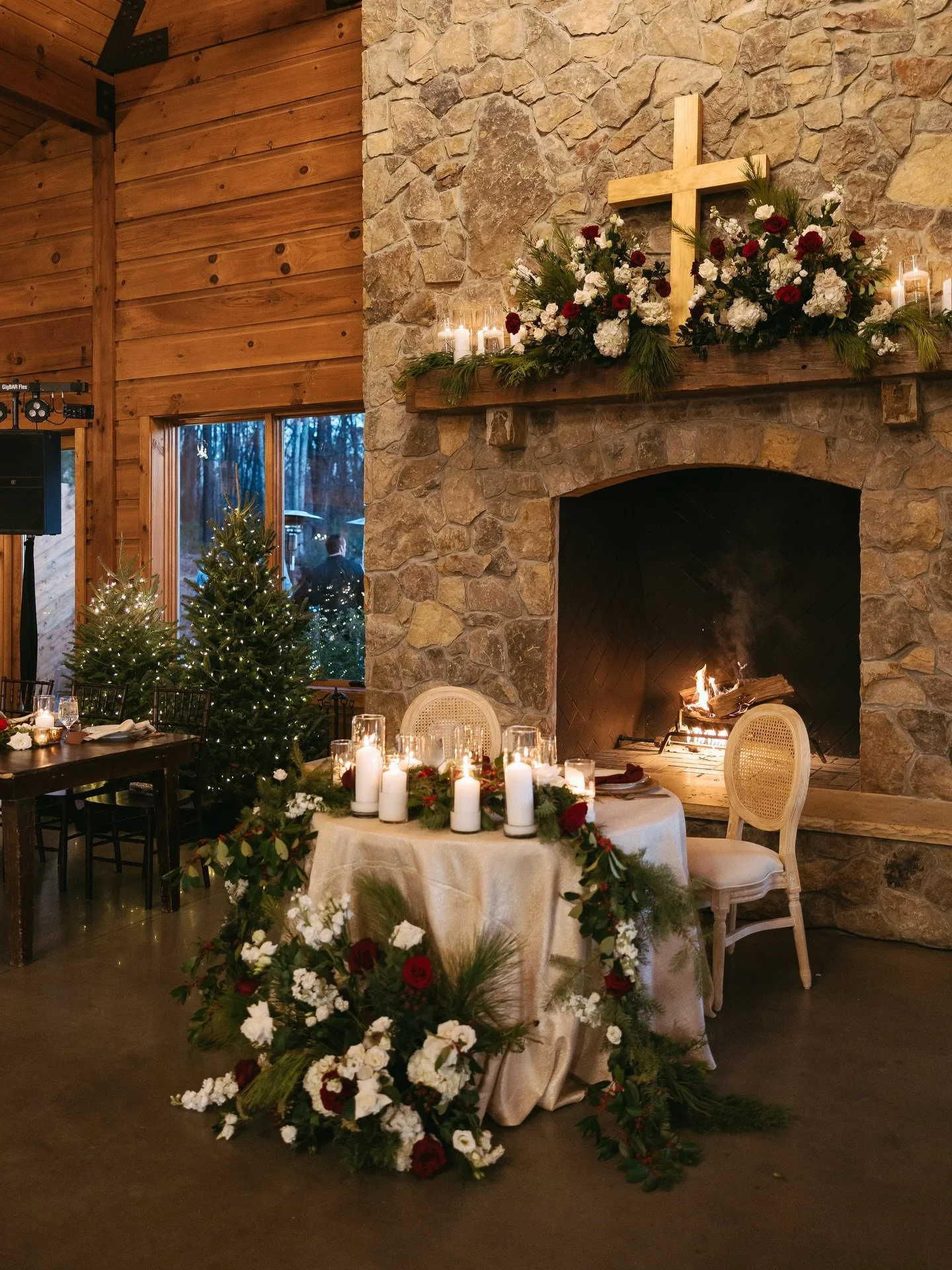 Carly &amp; Will&rsquo;s winter wedding felt like stepping into a Christmas dream.🌲✨ 

Evergreen trees, rich burgundy blooms, and touches of gold glowing in soft candlelight. A crackling fireplace, the warmth of family, and meaningful touches&mdash;
