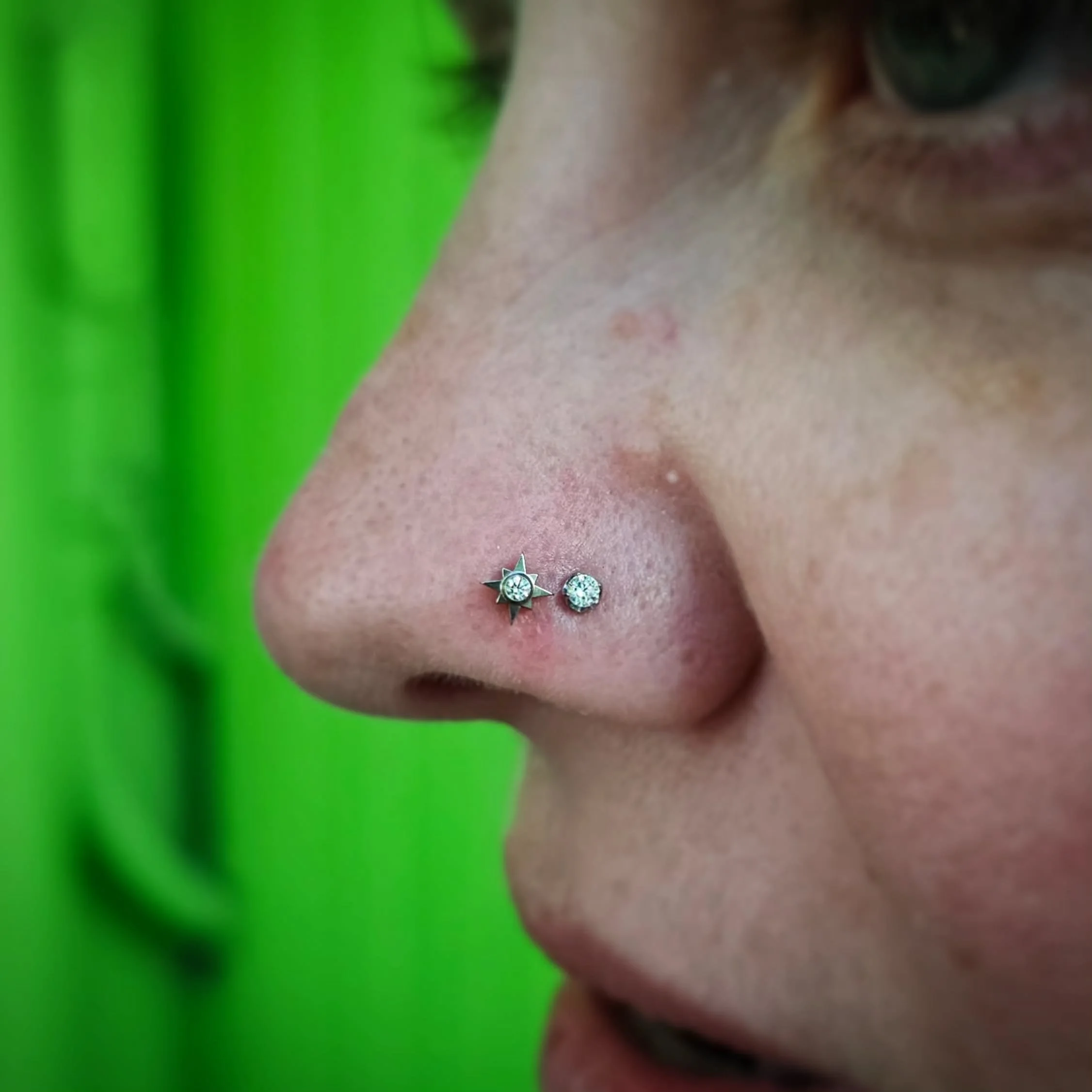 Sometimes losing a piece is just the universe upgrading your setup 💎✨

Our piercer installed a Twinkle + prong-set CZ from @divinitymetals in her existing nostril #piercings, set in high polish #implantgradetitanium for a clean, elevated finish.

Qu