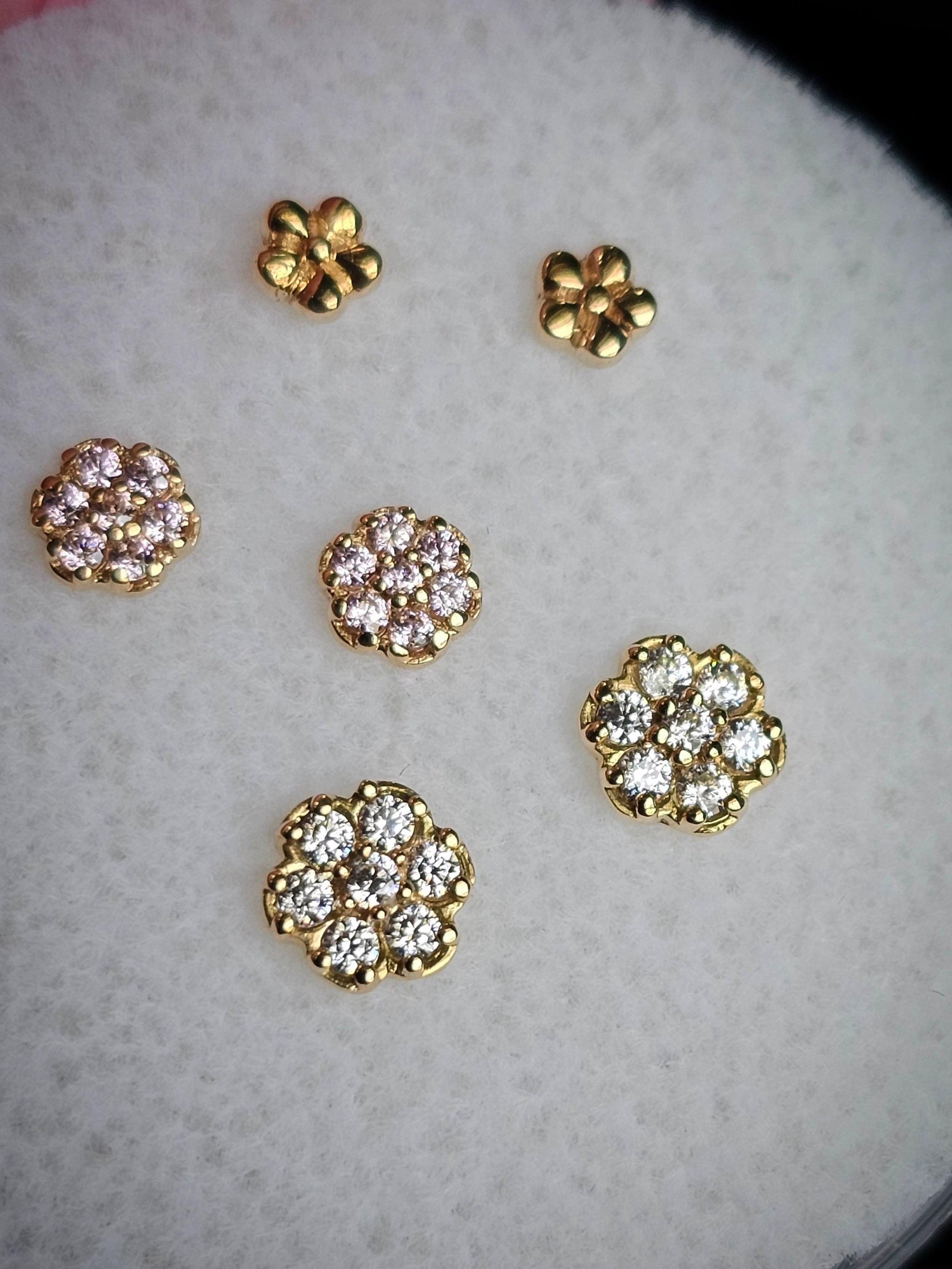 New jewelry drop!! 📦✨️ These #14kgold threaded tops from @leroifinejewellery are as versatile as they are gorgeous. Perfect for elevating a dermal piercing, refreshing your navel jewelry top, and so much more! Stop in and see why these little treasu