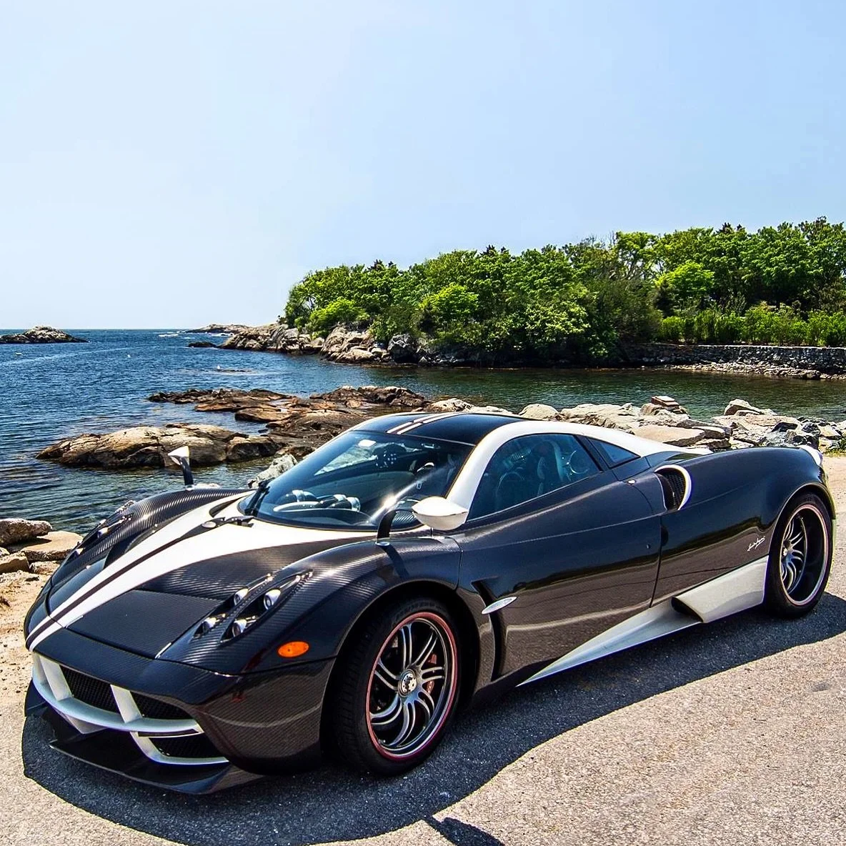Seaside lounging, done properly.

#Pagani #Huayra #Newport #PaganiRaduno #SeaFair