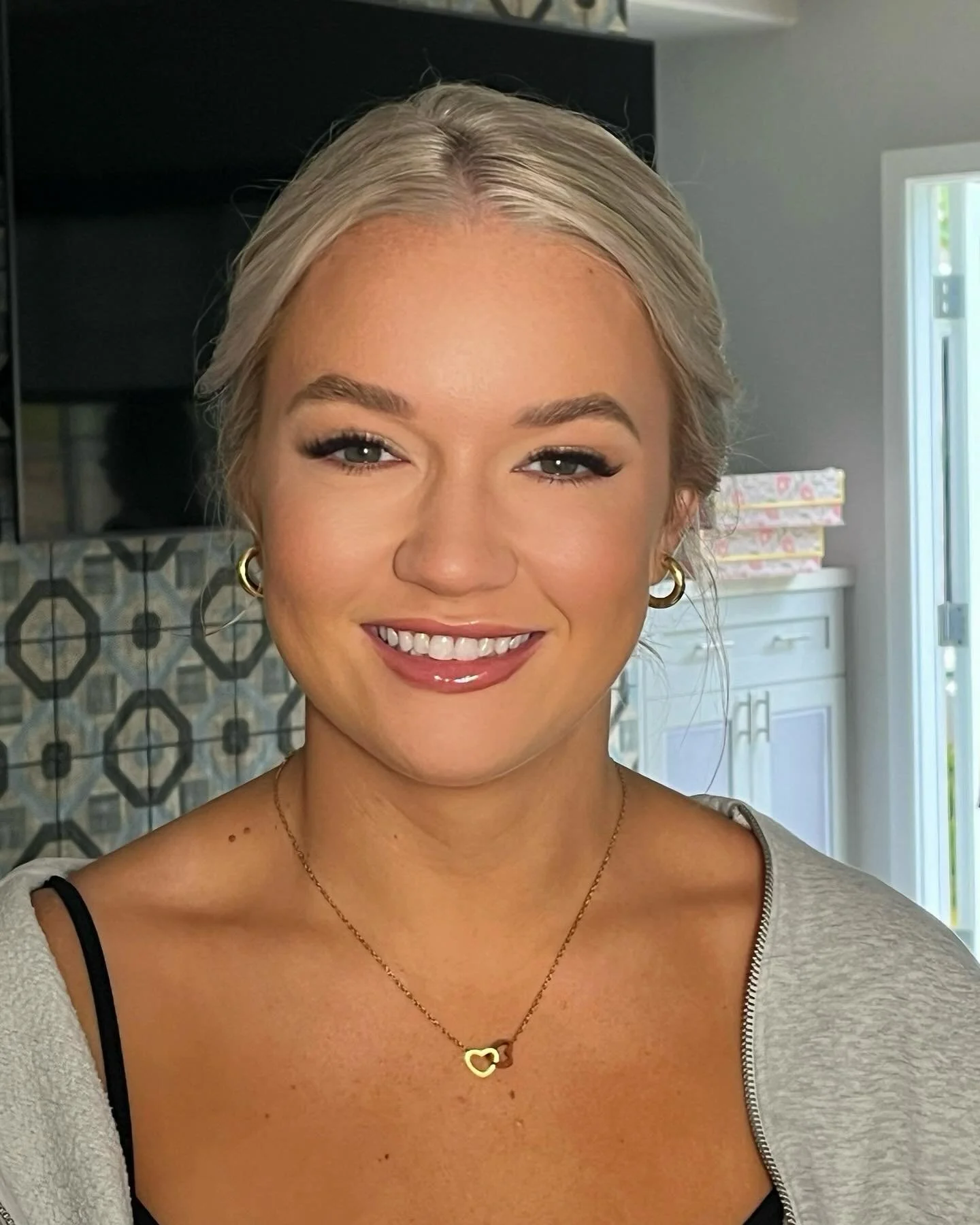 This bridesmaid was worried her lash extensions would be a problem . NOT AT ALL! . I do however always recommend to go slightly lighter on the eyes then you normally would because lash extension tend to cast more of a &ldquo;shadow&rdquo; so your lid
