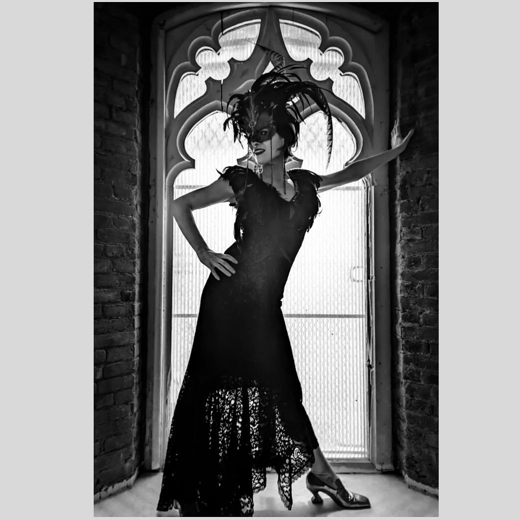 The best and most meaningful parties of my life have happened in churches. Surely not a coincidence. 
✨🖤✨
📸 by @reneerenatabergan 
.
.
.
.
.
.
#phoenix #phoenixphotographer #festiveseason #masquerade #masqueradeparty #masquerademask #blackandwhite 