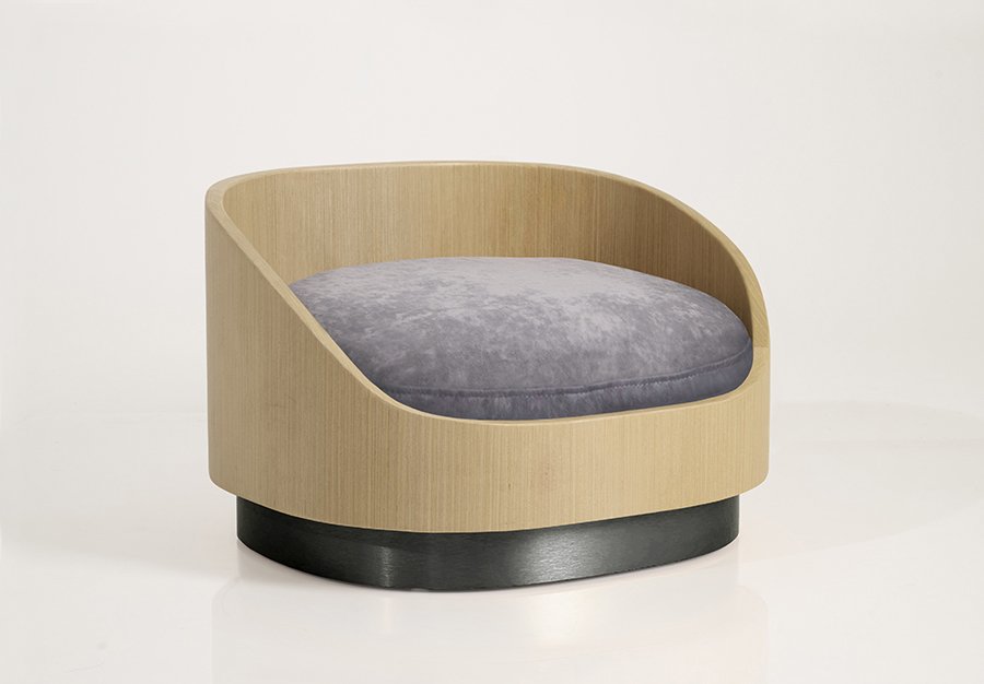 Liebling_warm maple frame_matte black base_slate gray cushion.jpg