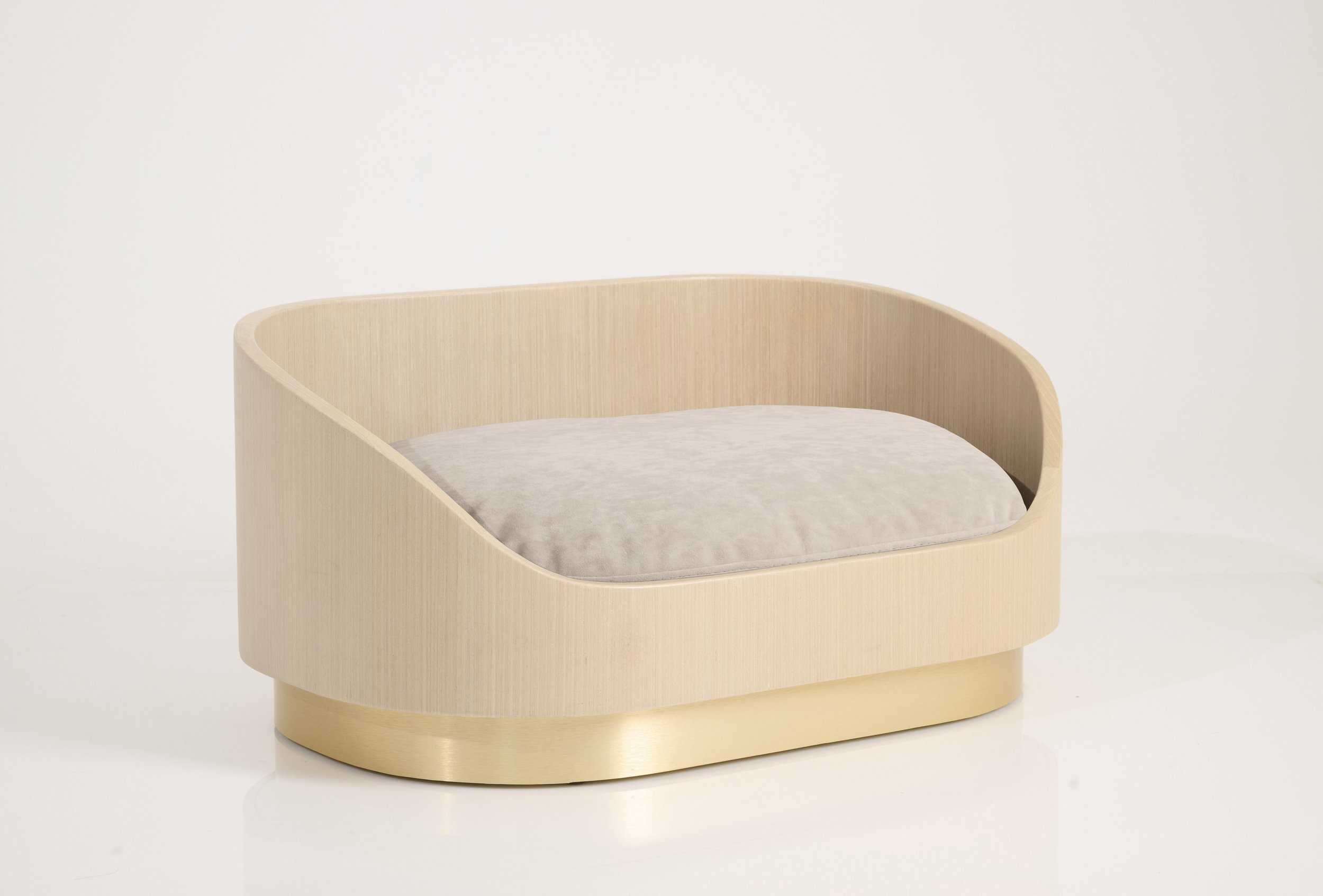 Liebling_light_oak_frame_brushed_gold_base_ivory_cushion.jpg