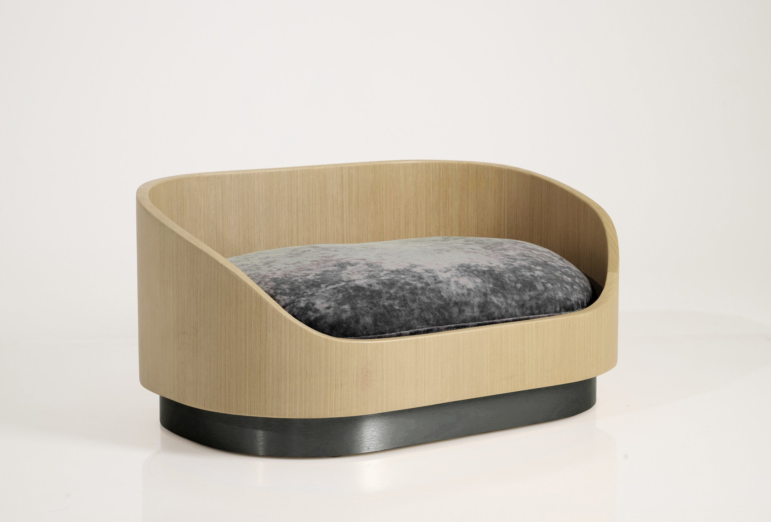Liebling_Maple_frame_matte_black_base_charcoal_cushion.jpg