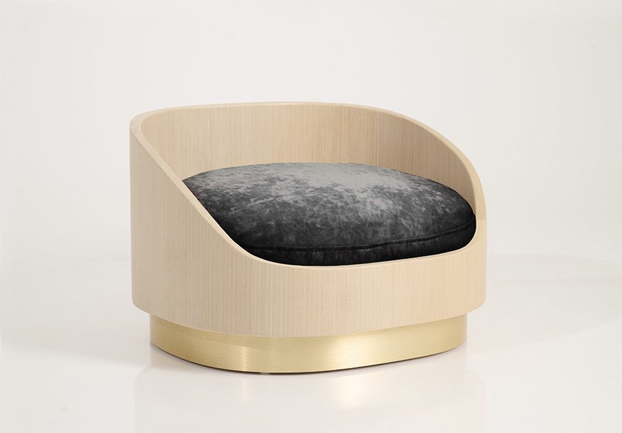 Liebling_light oak frame_brushed gold base_charcoal cushion.jpg