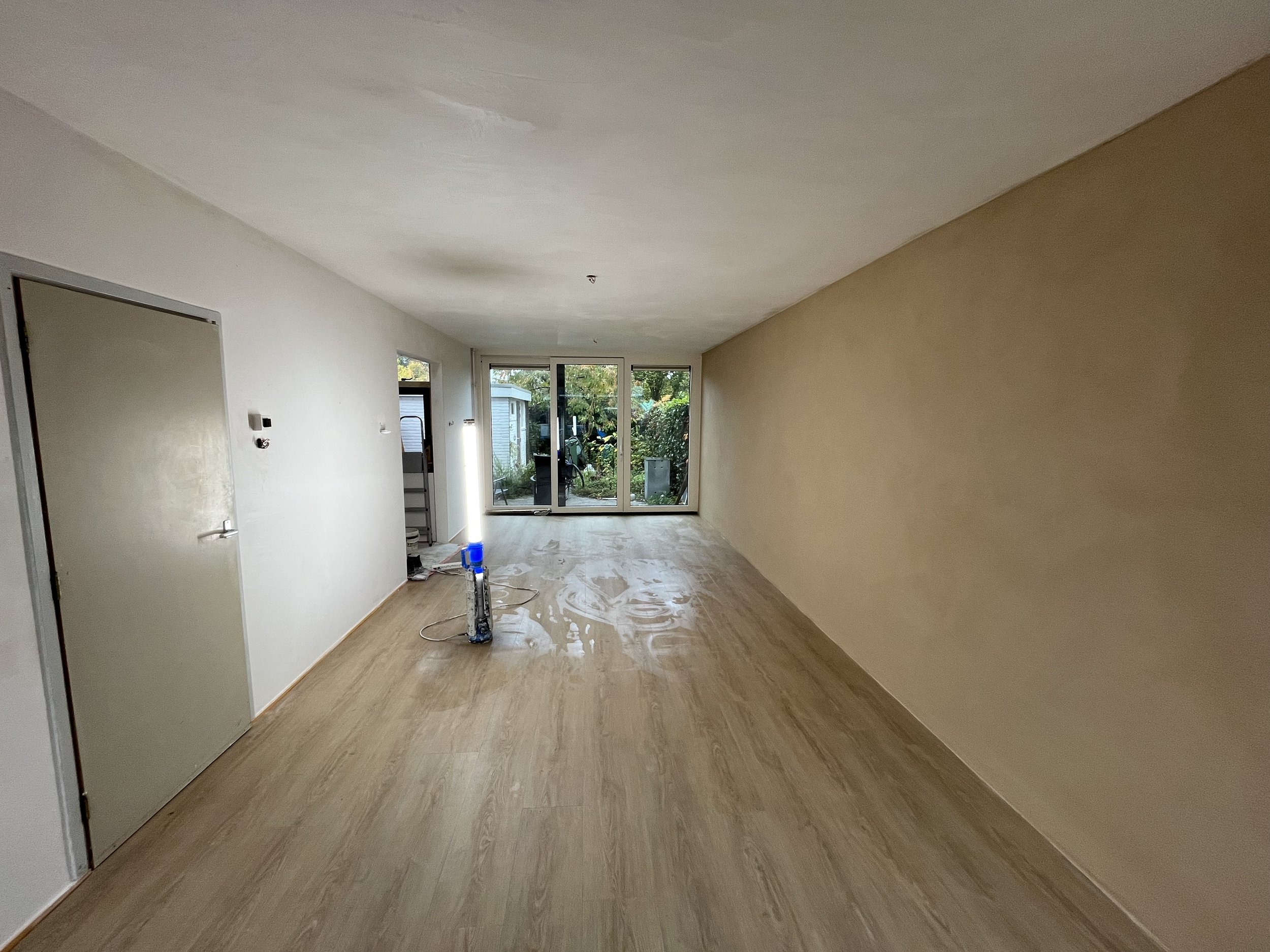 Leem en gips in de woonkamer