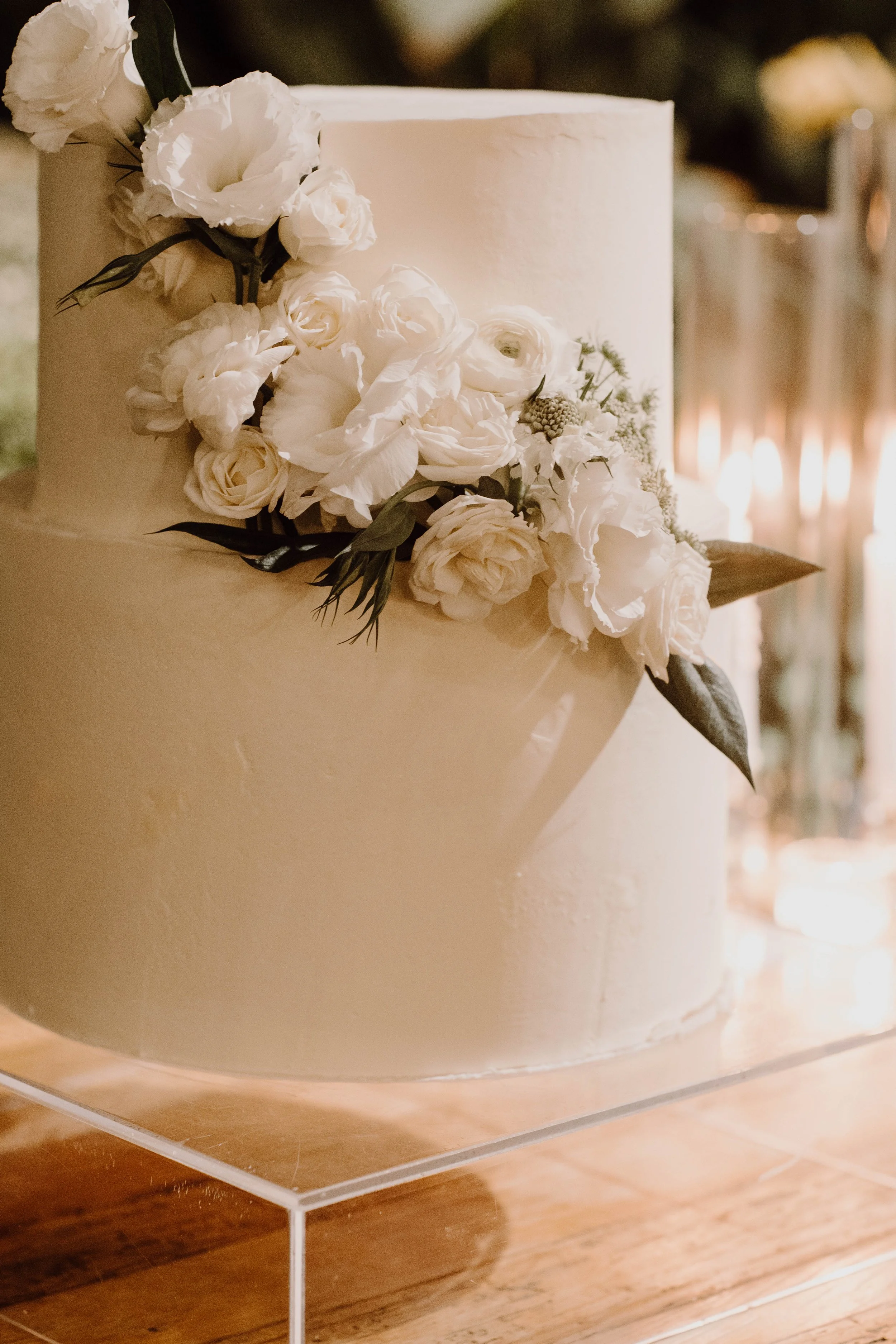 Wedding cake details - clean, minimal, floral details.