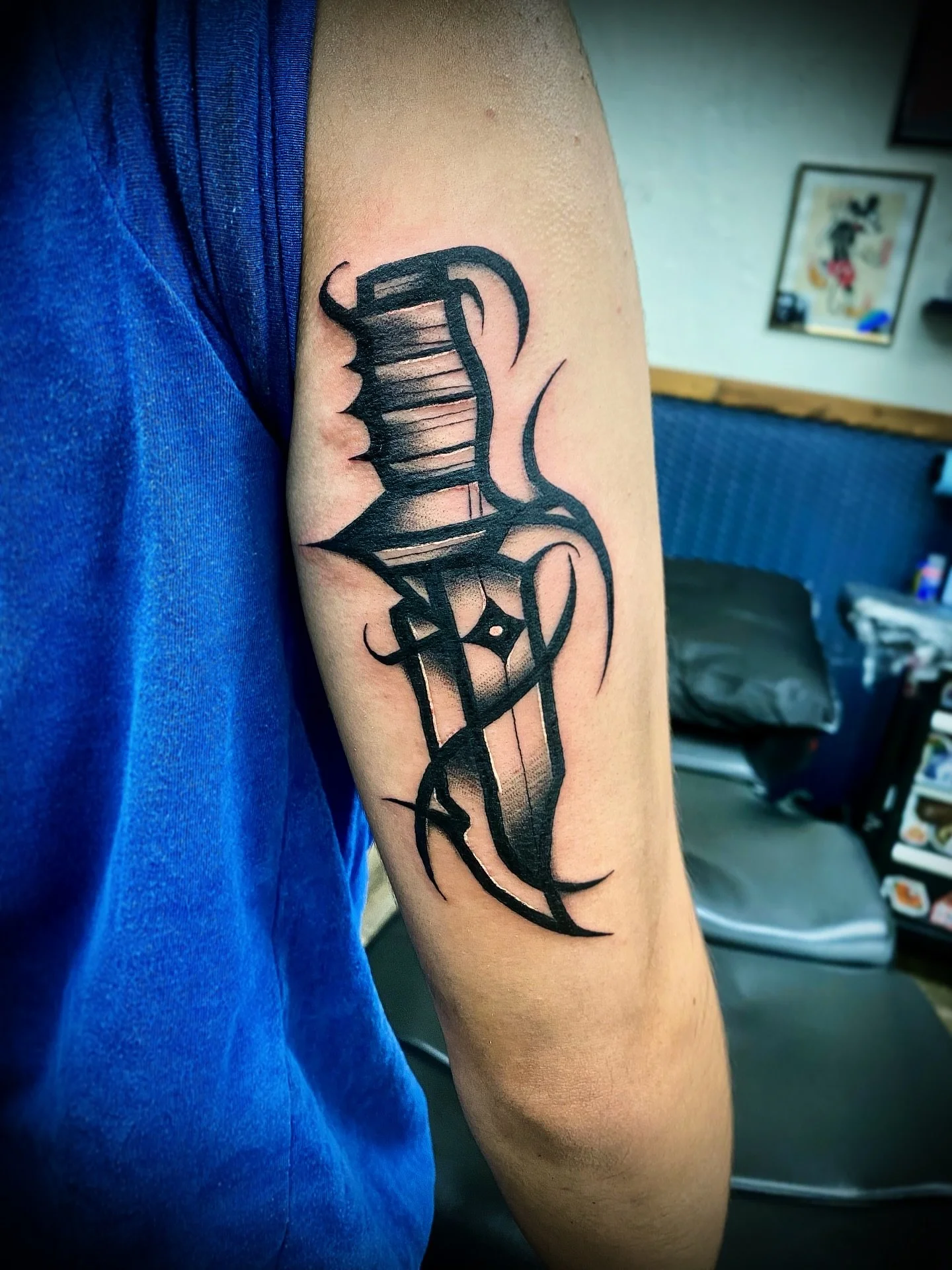 Had the great pleasure of doing this custom caligra-Knife
.
Such a cool style, and I want to do more like this
.
Any designs like this will be discounted so I can add more of these to my portfolio!
.
Thanks for looking!
.
.
.
.
.
#Tattoo #TucsonInk #