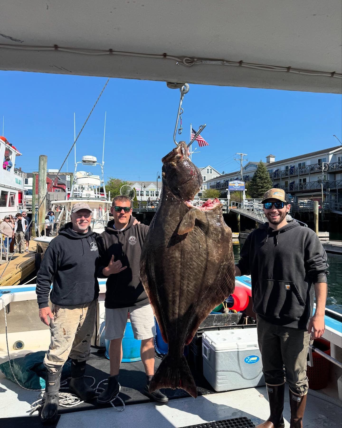 Helped @reeladdiction_me haul his commercial halibut sets the other day. This 6ft 150lb barn door did not disappoint! 

#mainesaltwaterfishing #midcoastmaine #boothbayharbor #halibutfishing #mainehalibut #mainecommercialfishing #seewhatsoutthere #cos