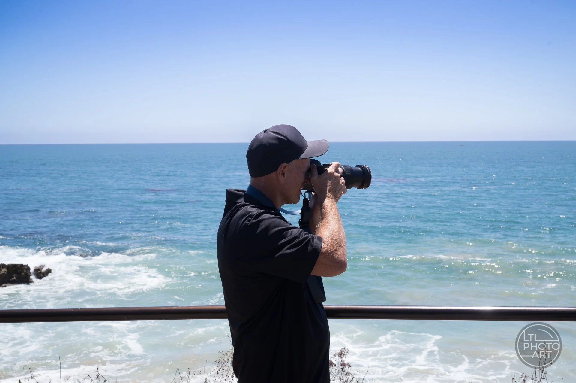 John Hallam photographing the Pacific Ocean from Heisler Park during preparation for the Laguna Beach Coastal Photography Workshop.