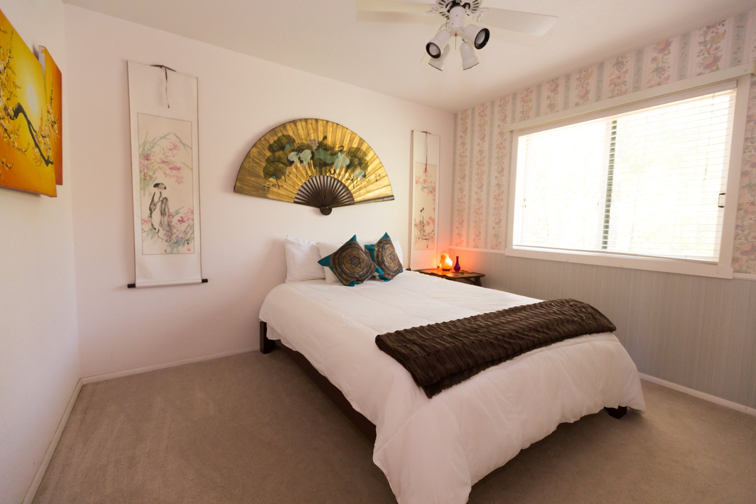 Queen Goddess Room & Bed