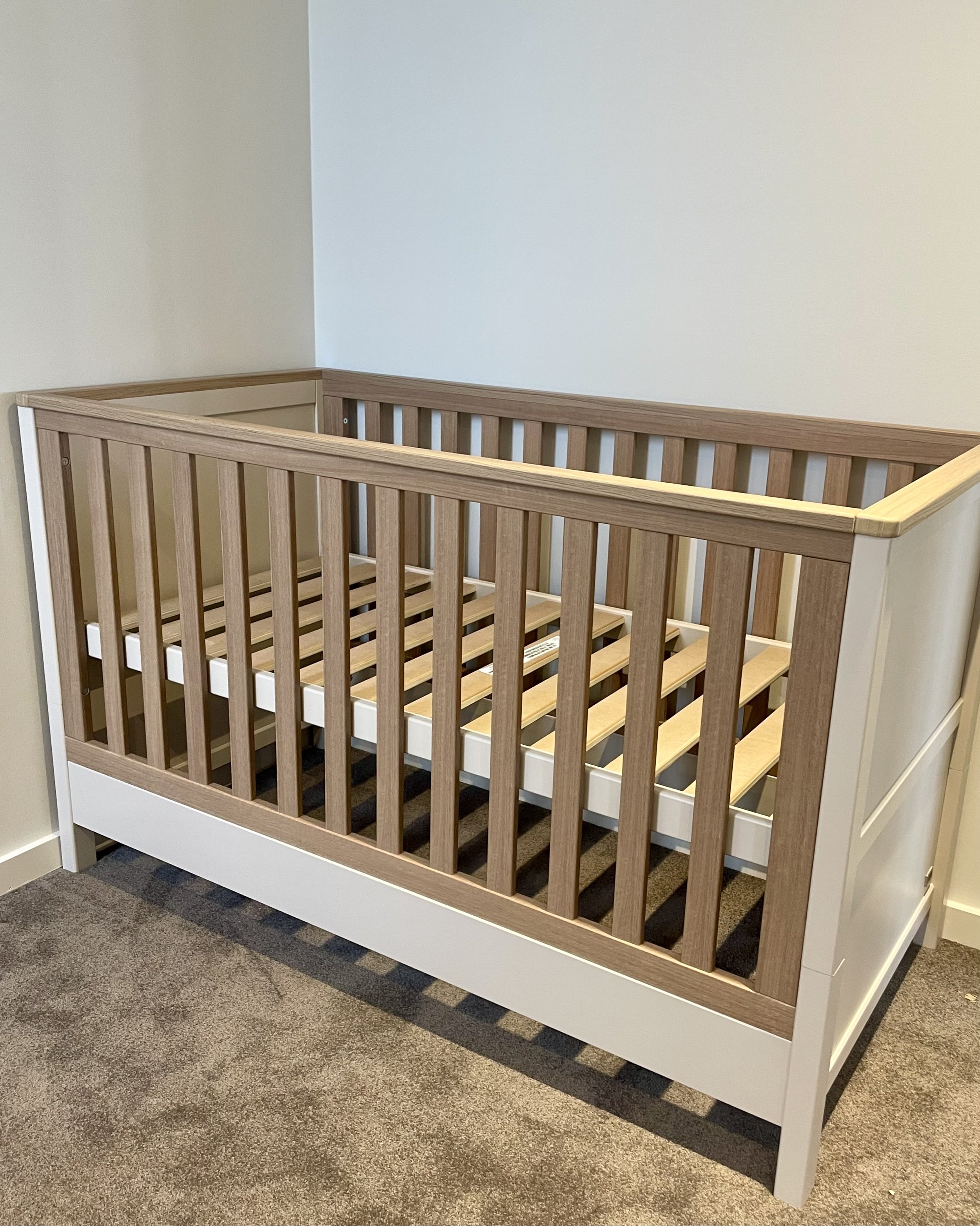 "Absolute legend, showed up and built 5 items of IKEA furniture within 4 hours." ★ ★ ★ ★ ★ - Thomas L.