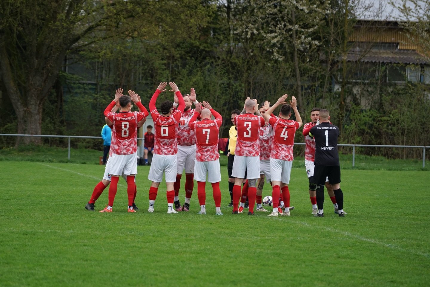 ++ UNENTSCHIEDEN 📸🗞️ ++ 

Die TSG Verrenberg trotzte im Heimspiel der formstarken SGM Taubertal/R&ouml;ttingen und sicherte sich mit gro&szlig;em Einsatz einen wichtigen Punkt. In einer intensiven Partie waren die G&auml;ste zwar die spielbestimmen
