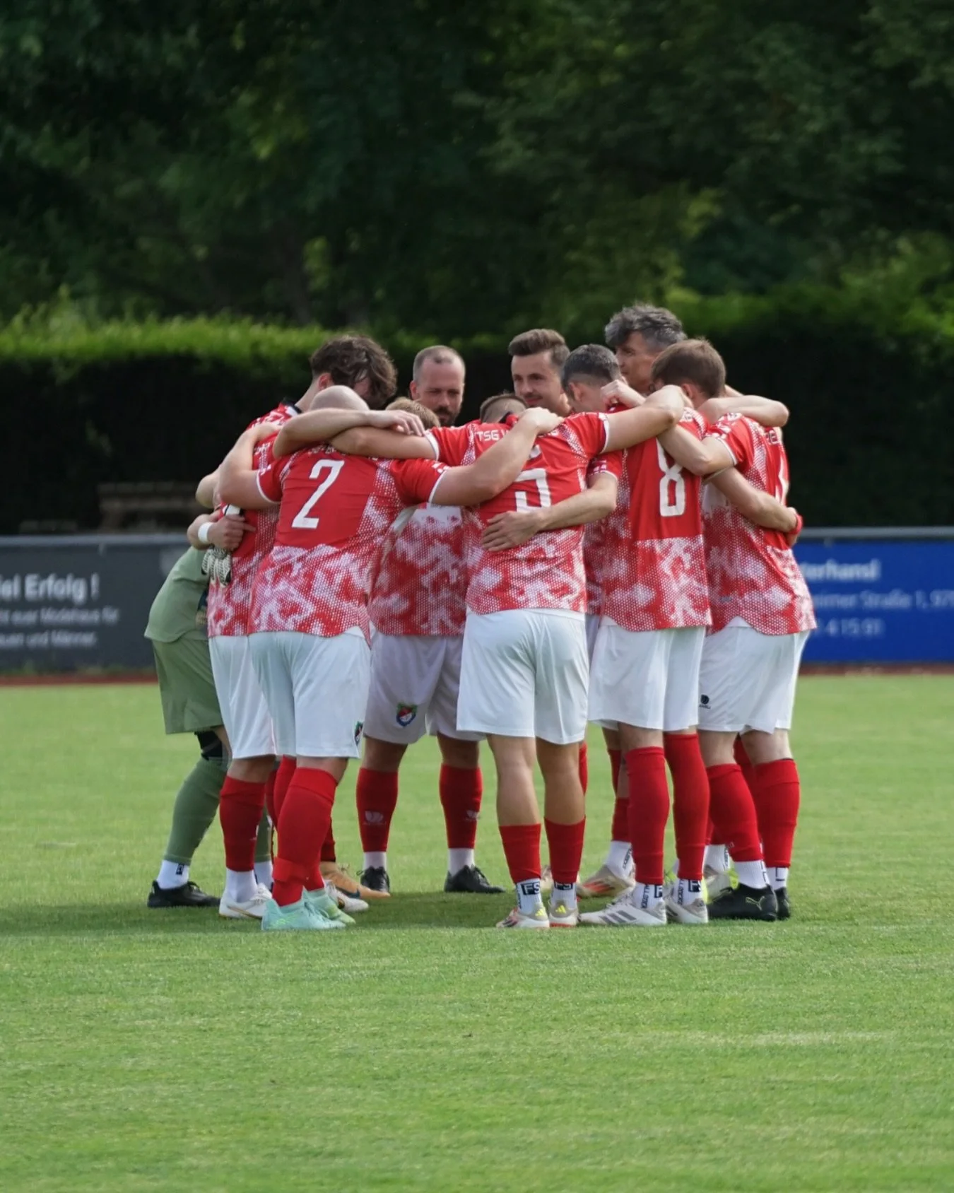 ++ HEIMSIEG 💪 ++ 

Mit einem verdienten 5:3 Heimsieg gegen den TSV Kupferzell hat die TSG Verrenberg die Saison erfolgreich beendet. Wie schon in den vergangenen Wochen zeigte die Mannschaft eine starke Leistung und belohnte sich zum Abschluss mit d