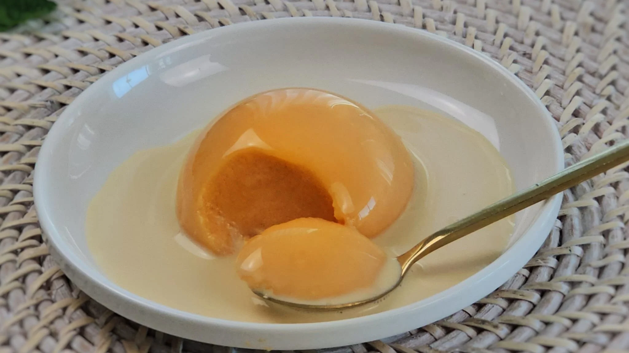 Easy Hong Kong-Style Mango Pudding (4 Ingredients)