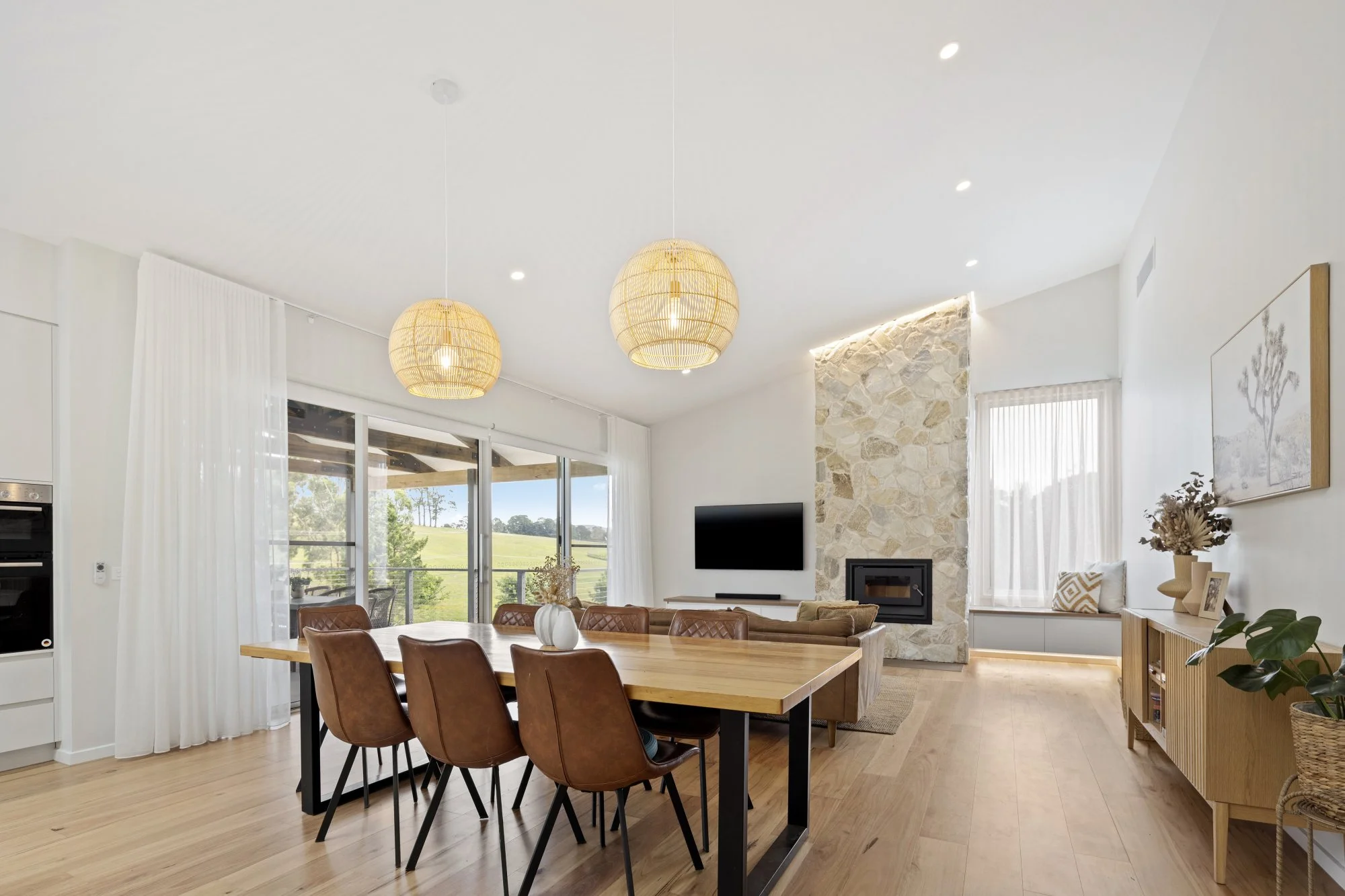 CAM Constructions - Custom Healesville Home - Dining