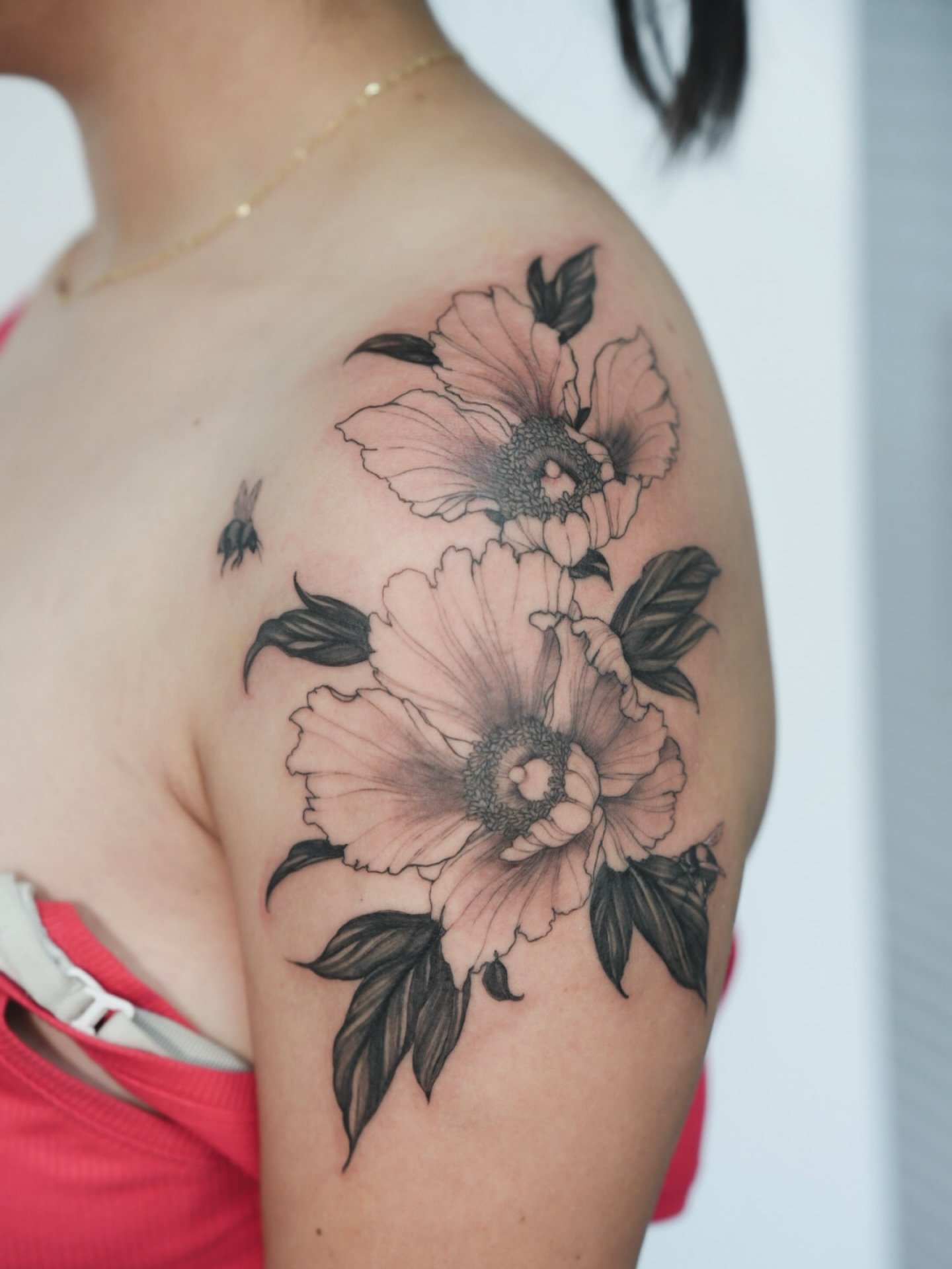 Poppies and bees. My client actually grows these in her yard, so I had to make sure they were perfect! 🥵