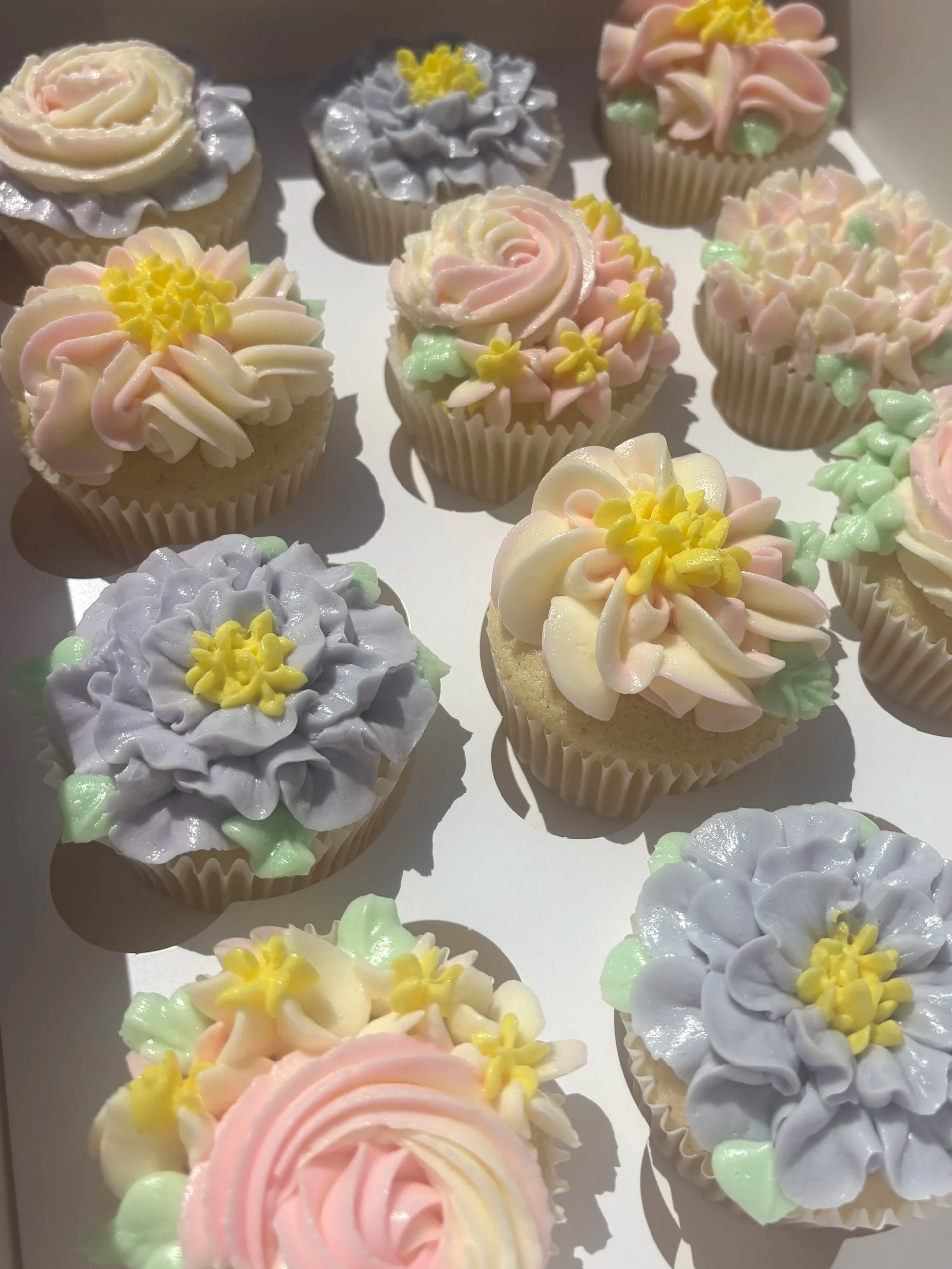 Vanilla floral cupcakes