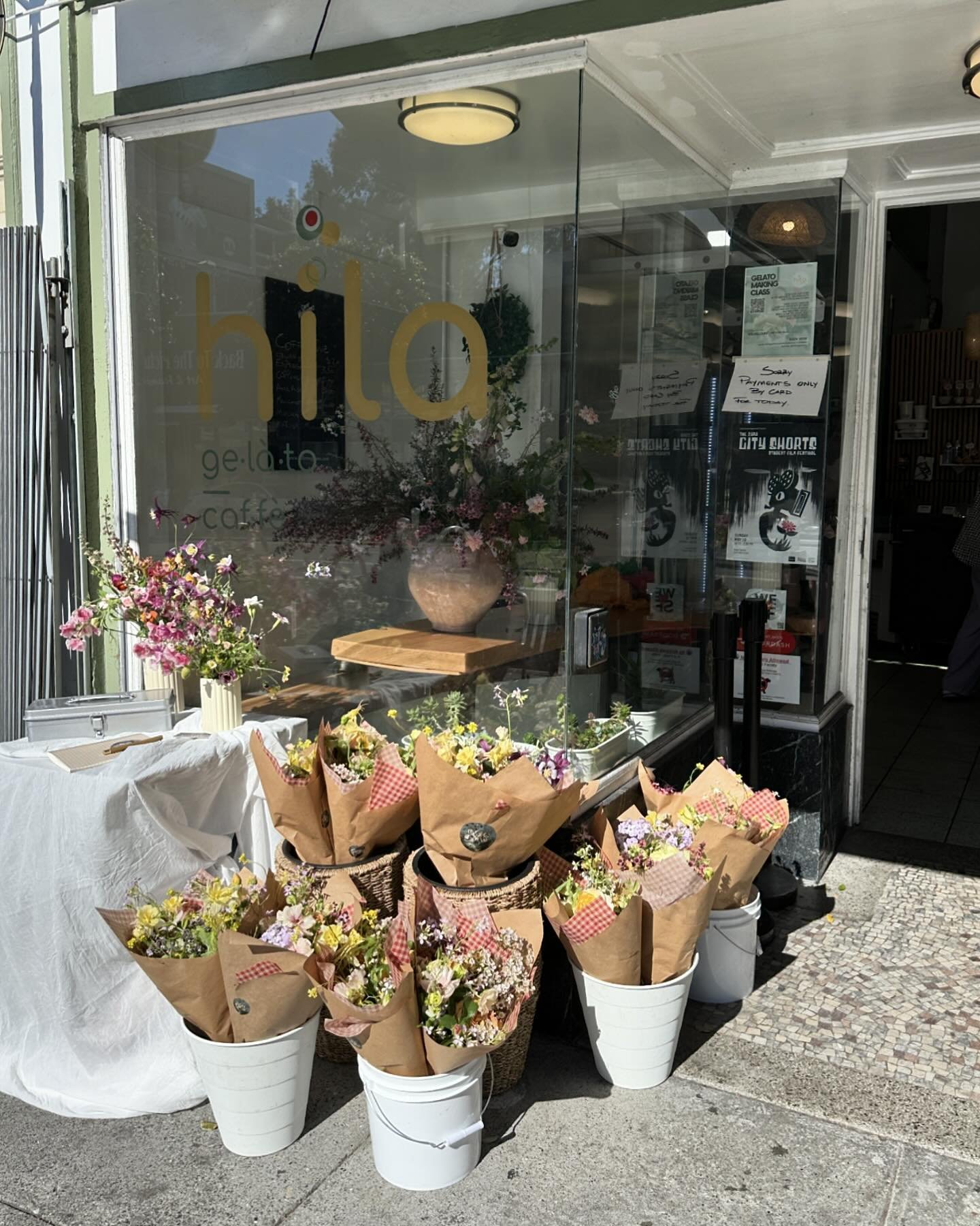 Happy Mother&rsquo;s Day! 🍓

Thank you to all the people that came yesterday! I met lot of new friendly people that appreciated my work so much. I am very touched! Thank you! 
It was a success! 

Today you can find me at HILA GELATO again for the la