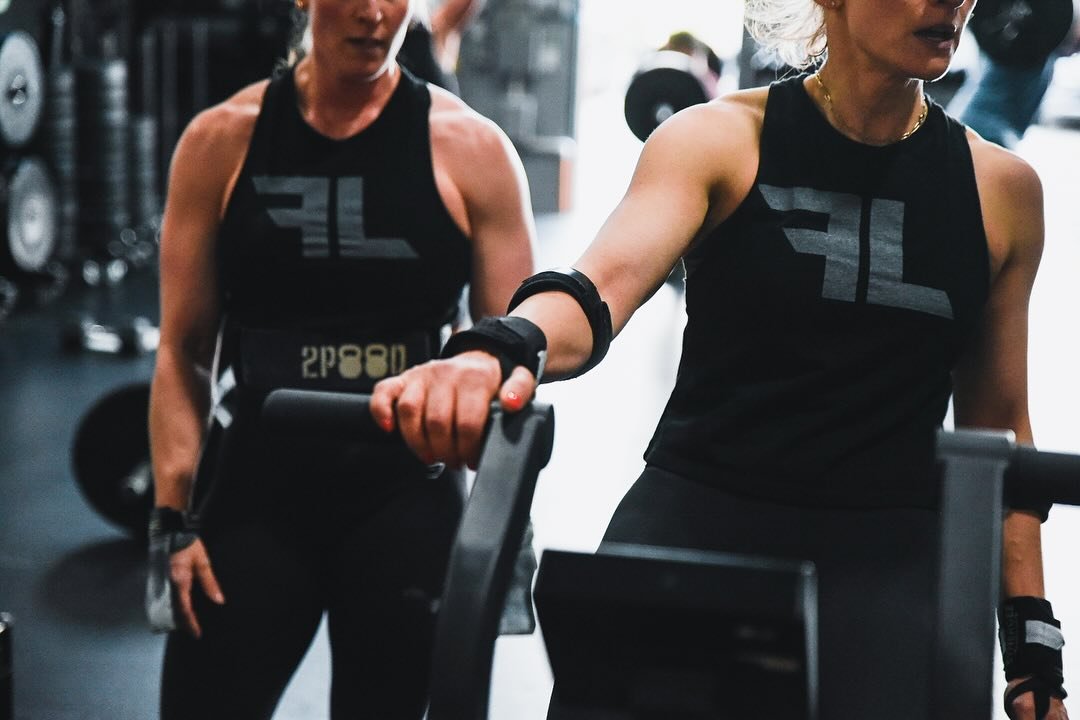 New #FL merch in action !

Great to see our athletes representing and looking good while doing it 💪🏻 

#frontline #training #community #merch #trainhard #martialarts #functionaltraining #jiujitsu #kickboxing #hyrox