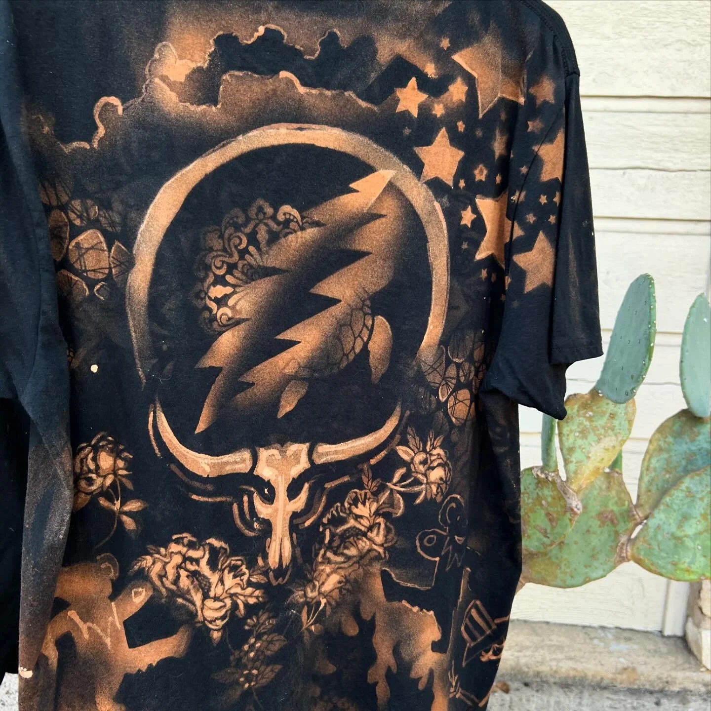 dead head with a texas twist 

custom ordered
$100

#bleachart #austintx
