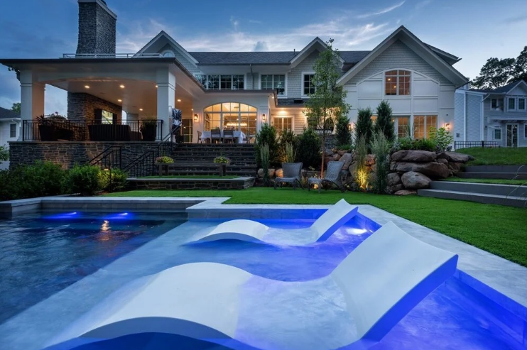 Designing the Perfect Outdoor Living Space for Summer