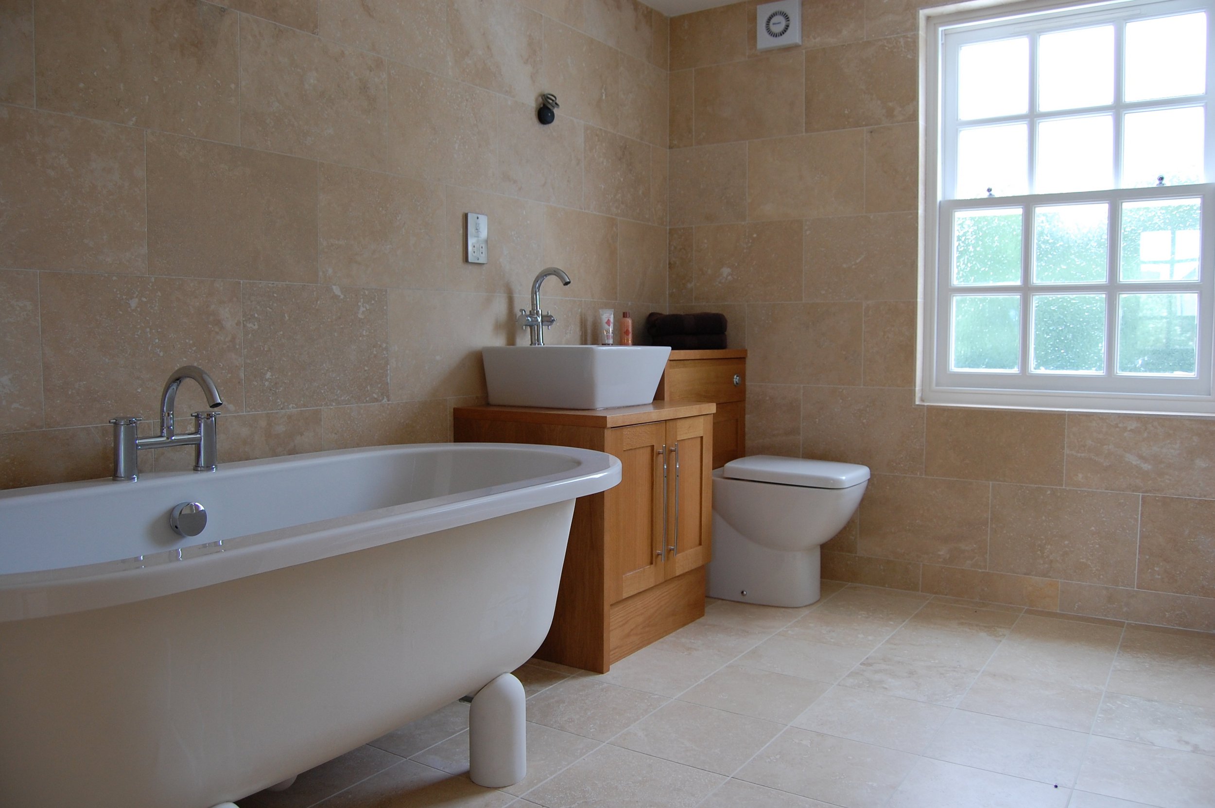 26a High St Stewkley Master En-Suite July 2009.jpg