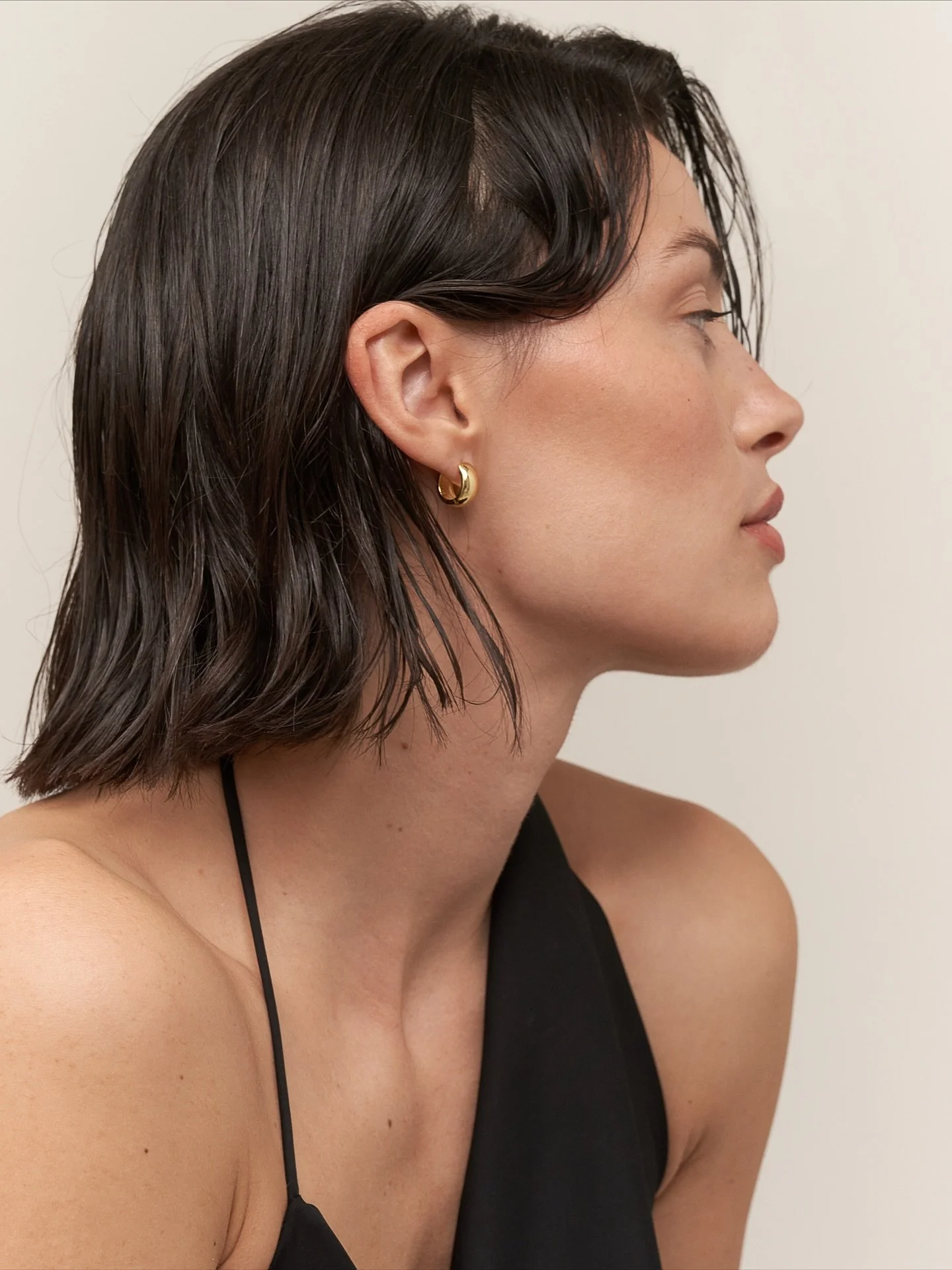 Unser Model tr&auml;gt die Sofia Ohrringe aus Sterling Silber und mit 18 Karat vergoldet 🤍

Entdecke unsere neue Kollektion 𝐿𝑎 𝐷𝑜𝑙𝑐𝑒 𝑉𝐴𝑅𝐷𝐴 auf www.vardajewelry.com🤍

#varda #ladolcevarda #finejewelry