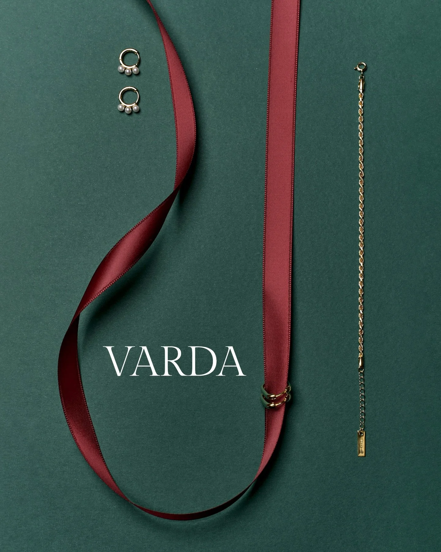 Wir von 𝑉𝐴𝑅𝐷𝐴 w&uuml;nschen allen frohe Weihnachten❤️