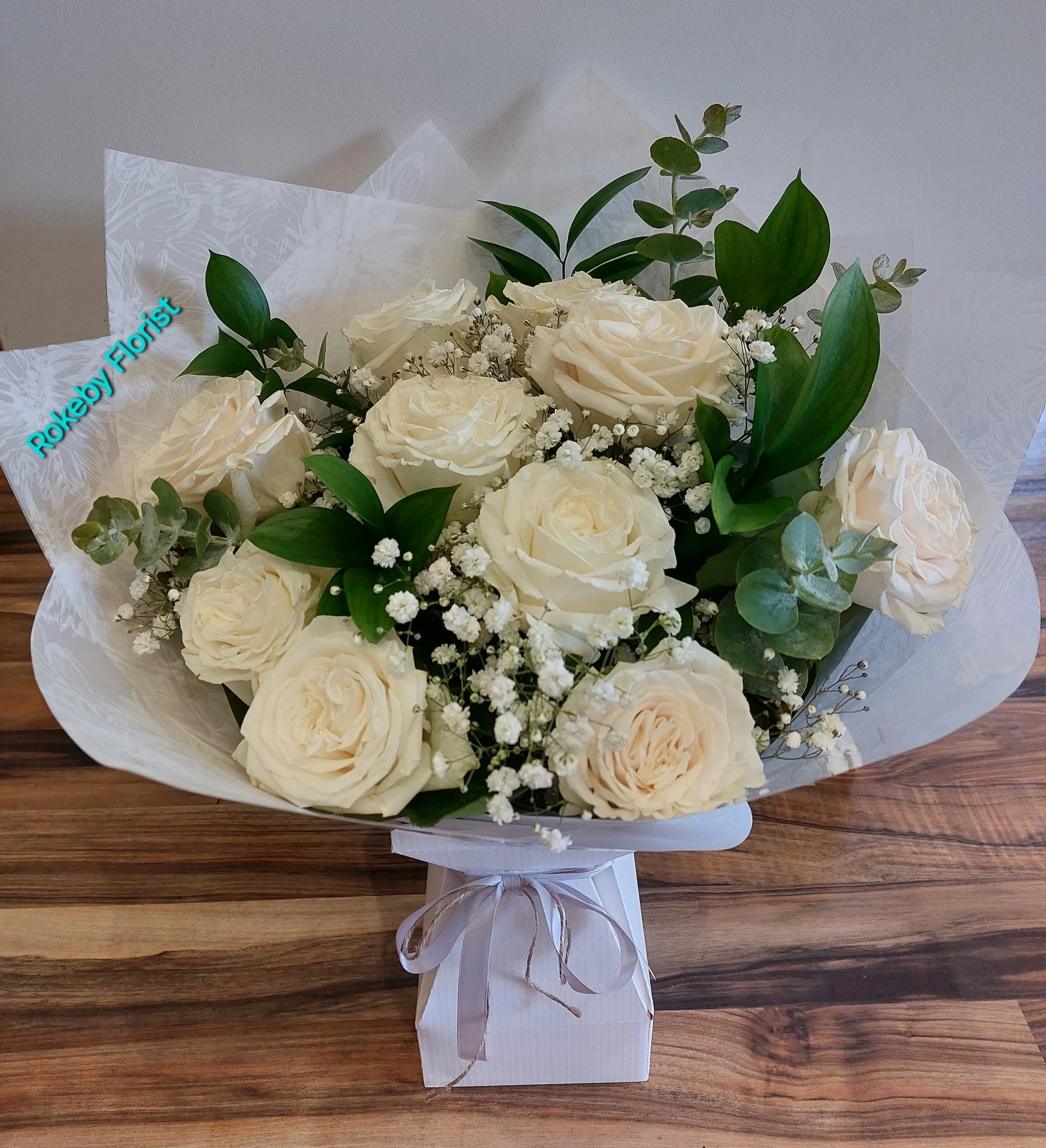 10 White Roses Bouquet